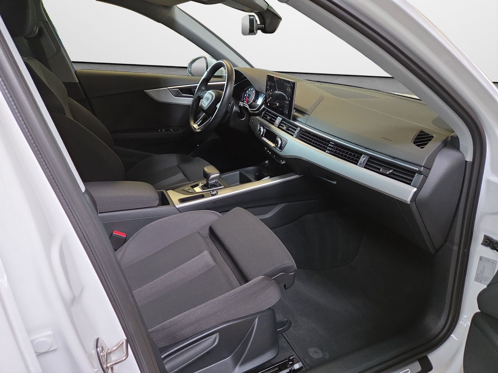 Audi A4 Avant 40 TFSI S tronic S line - Samsaru's Car Outlet