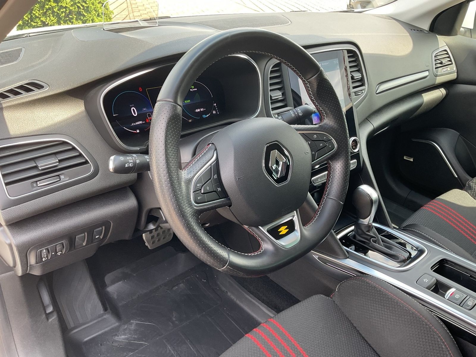 Renault Megane Grandtour E-Tech R.S. Line PLUG-IN - Samsaru's Car Outlet