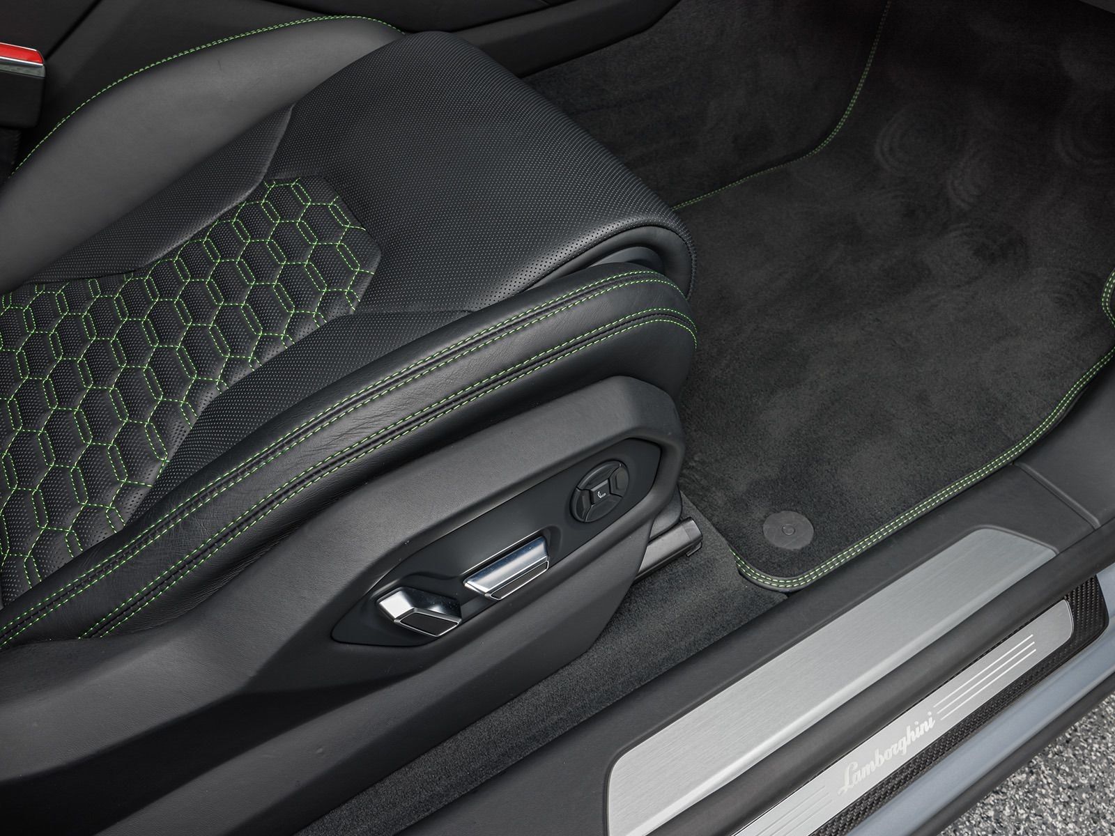 Lamborghini Urus - Samsaru's Car Outlet