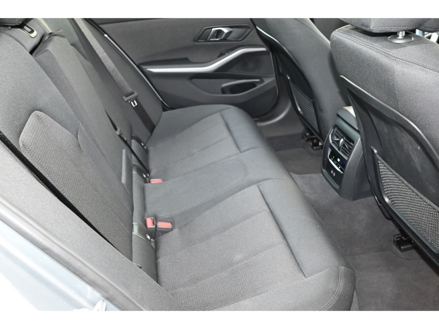 BMW 320d Touring - Samsaru's Car Outlet
