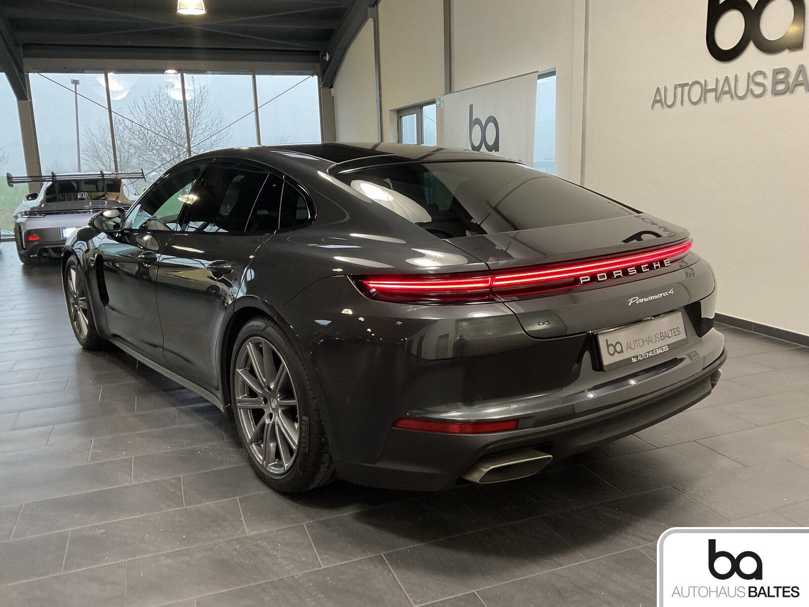 Porsche Panamera 4 Pano/Luft/Inno/4+1/Spur/BeiDis/AHK