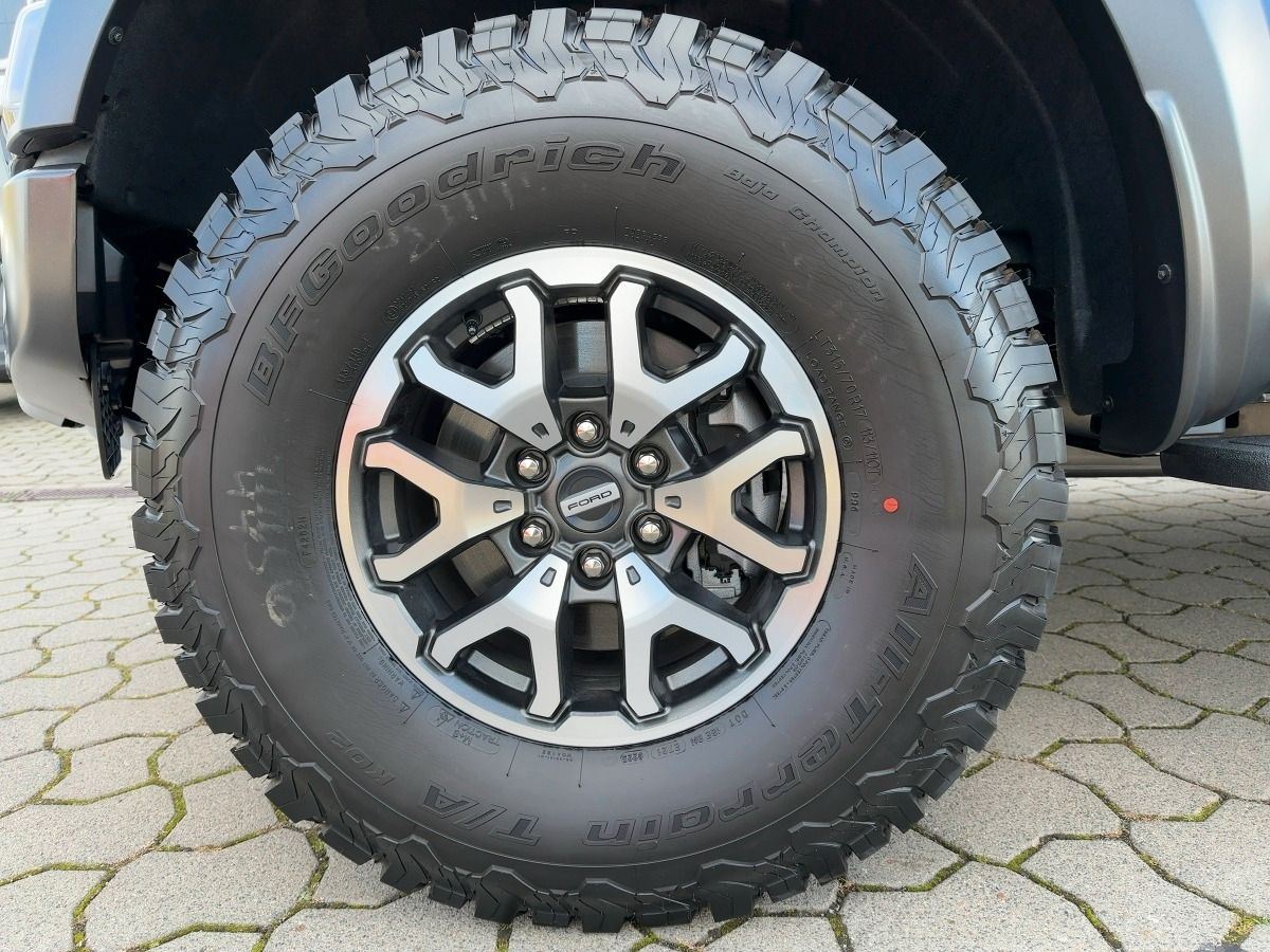 Ford F-150 Raptor - Samsaru's Car Outlet
