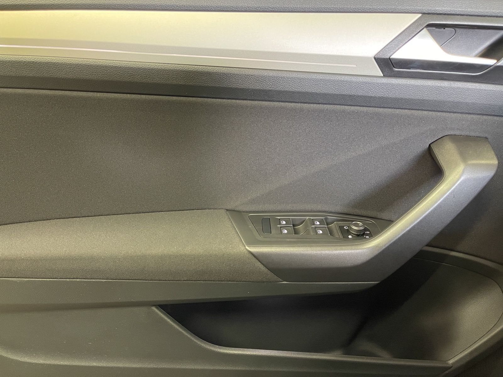 Volkswagen T-Roc Style - Samsaru's Car Outlet
