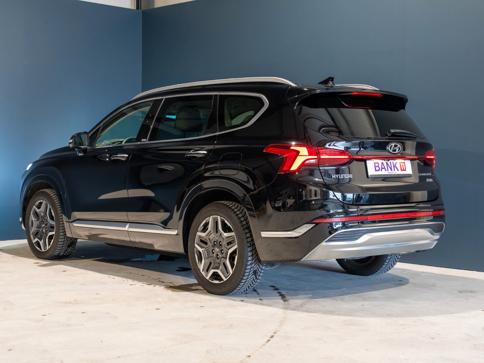 Hyundai Santa Fe Signature Plug-In Hybrid 4WD - Samsaru's Car Outlet
