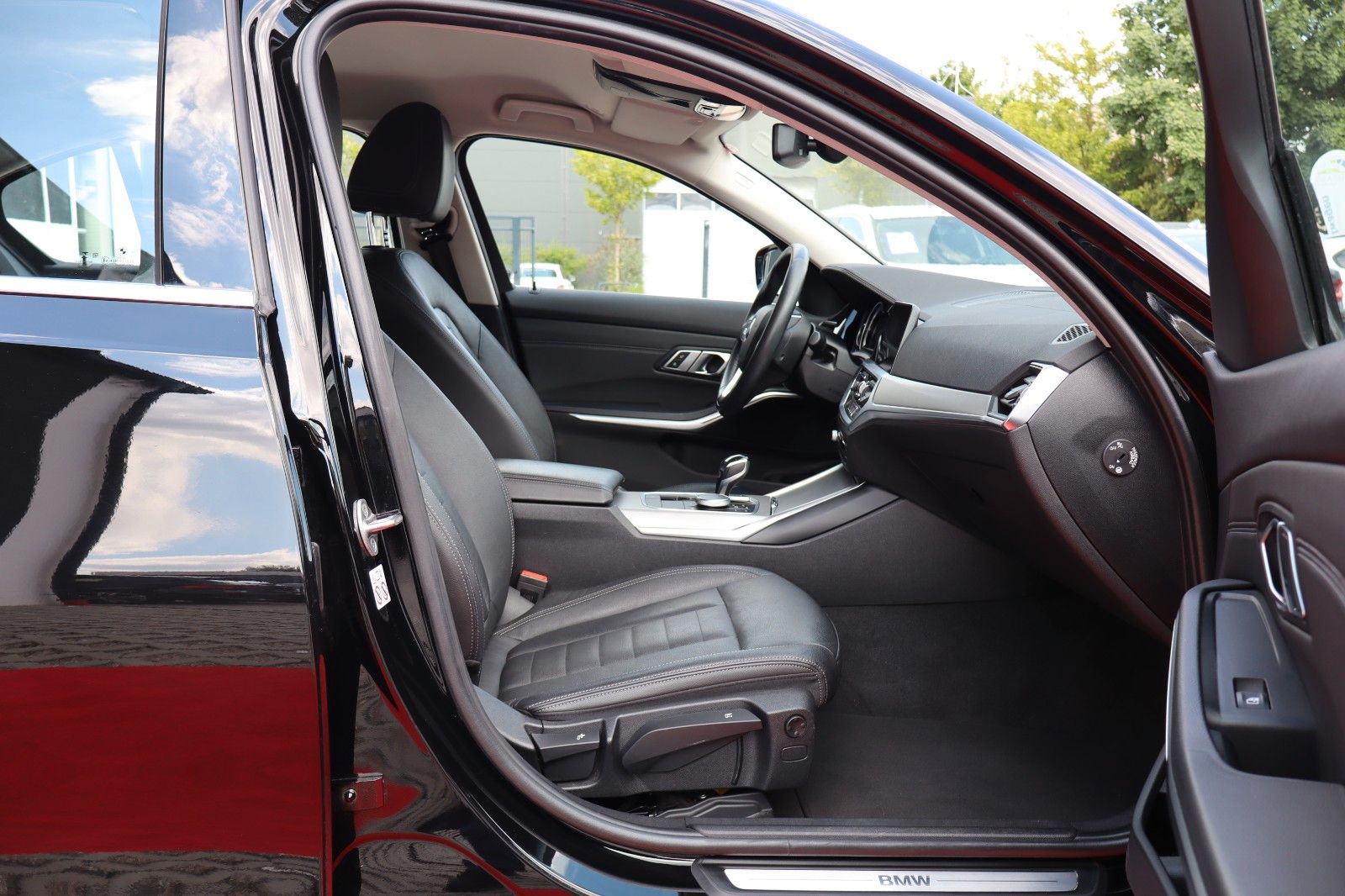 BMW 320 d Luxury Line - Samsaru's Car Outlet