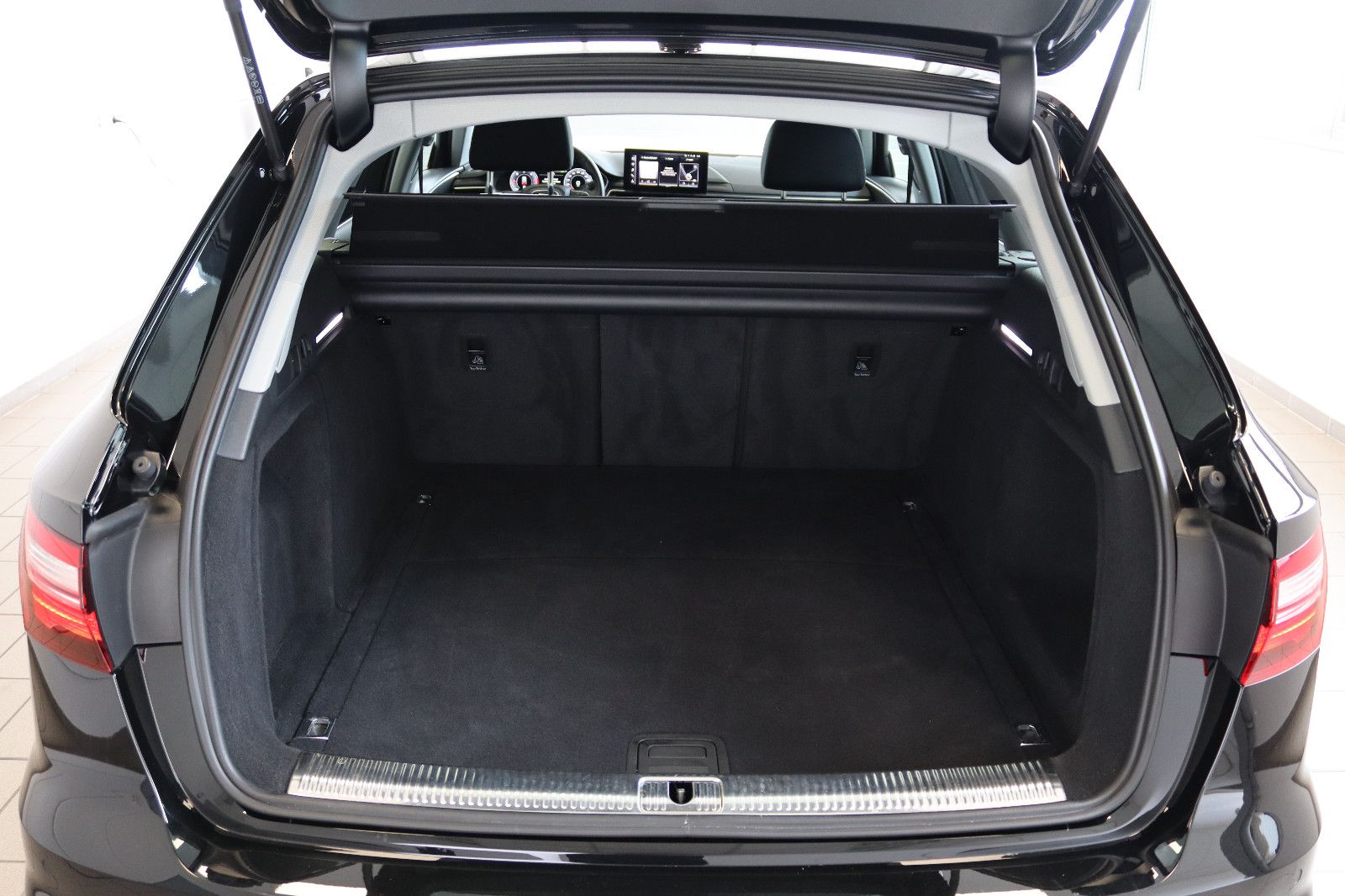 Audi A4 Avant 35TDI S-Tronic S line - Samsaru's Car Outlet