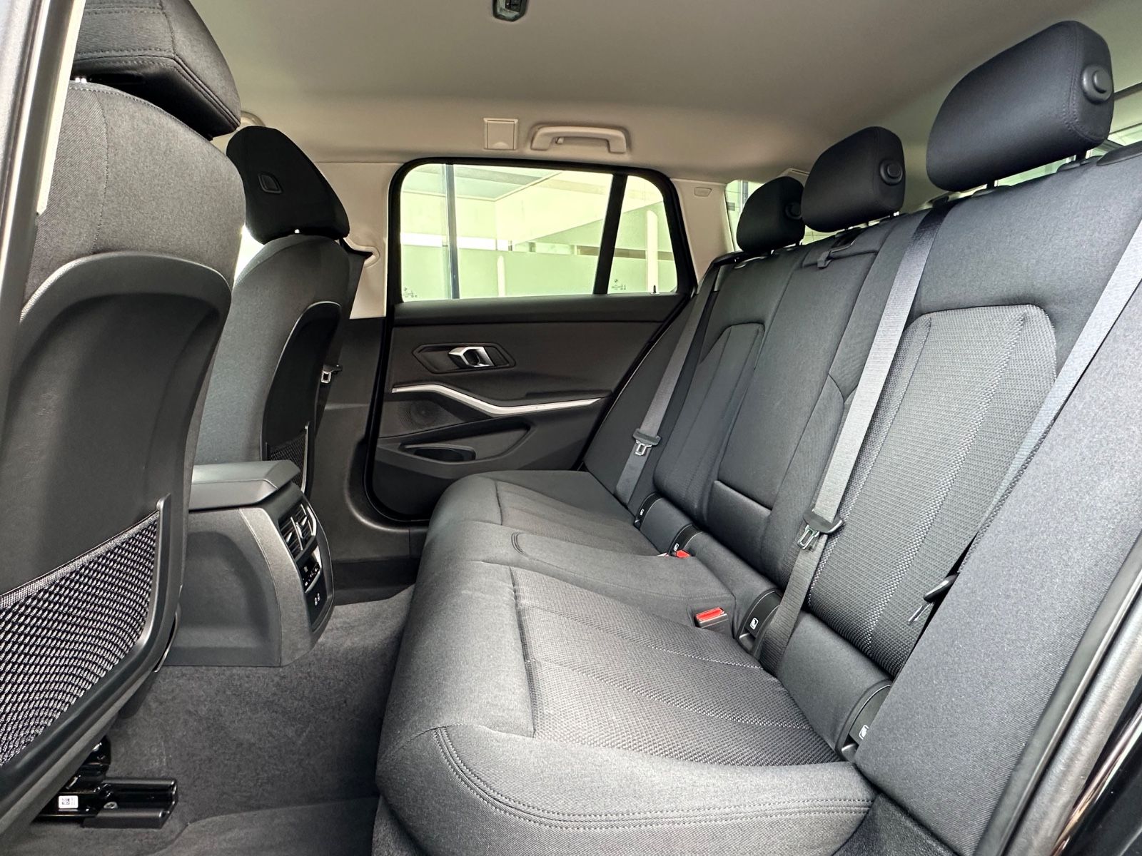 BMW 320 d xDrive Touring M Sport - Samsaru's Car Outlet
