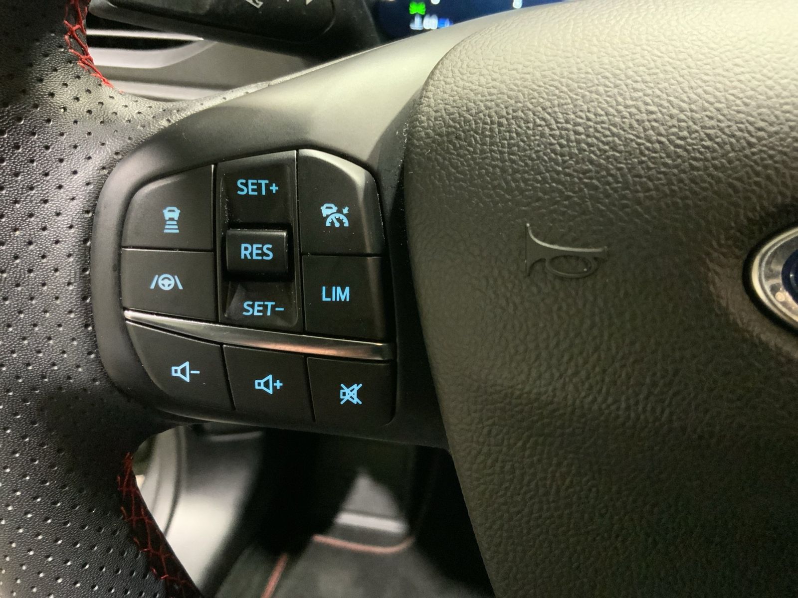 Ford Focus ST-Line X Turnier Aut.*AHK*ACC*HUD*KAM*NAV