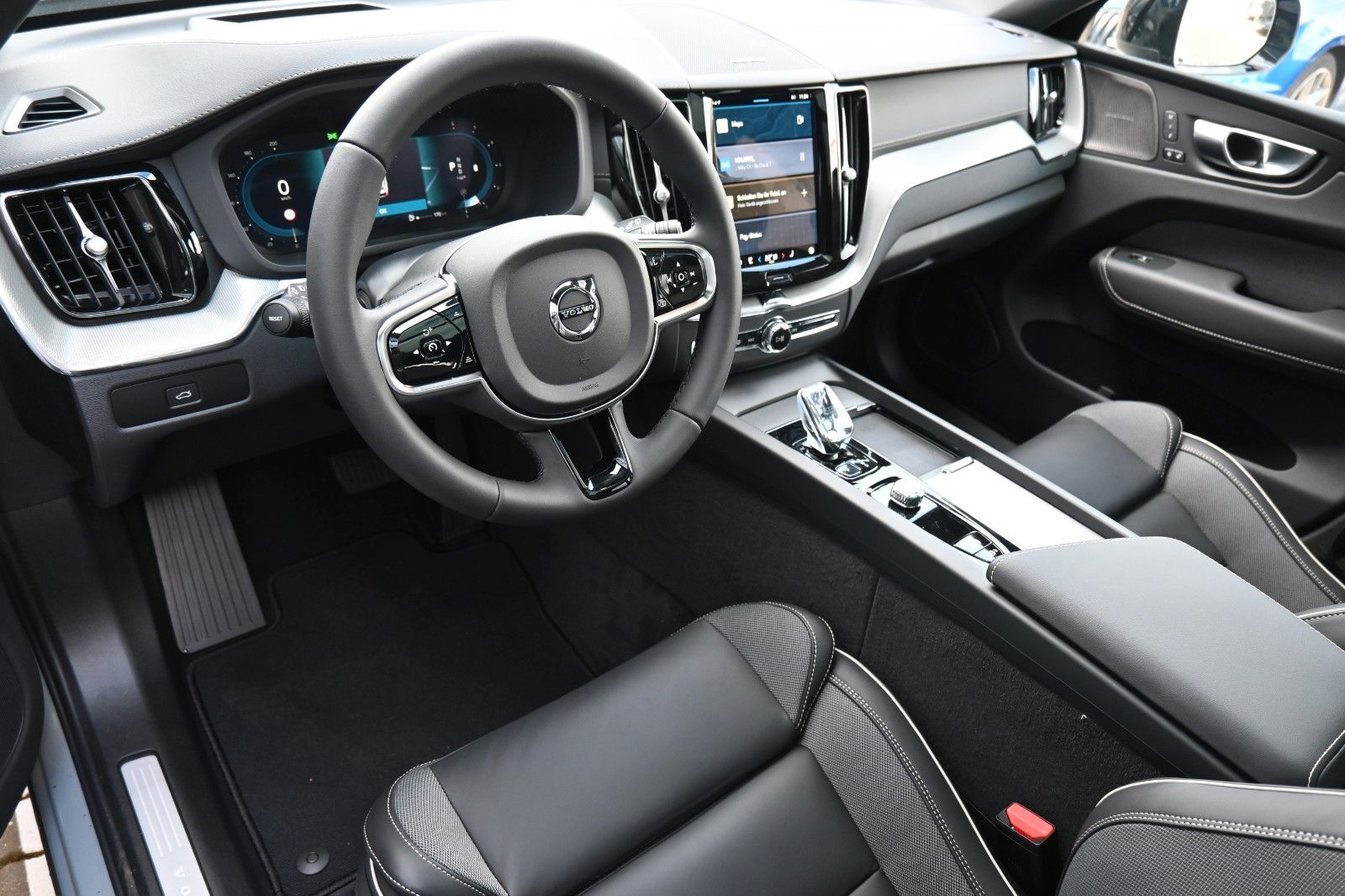 Volvo XC60 B5B AWD Ultra Dark*360°*H/K*AHK*HUD*ACC