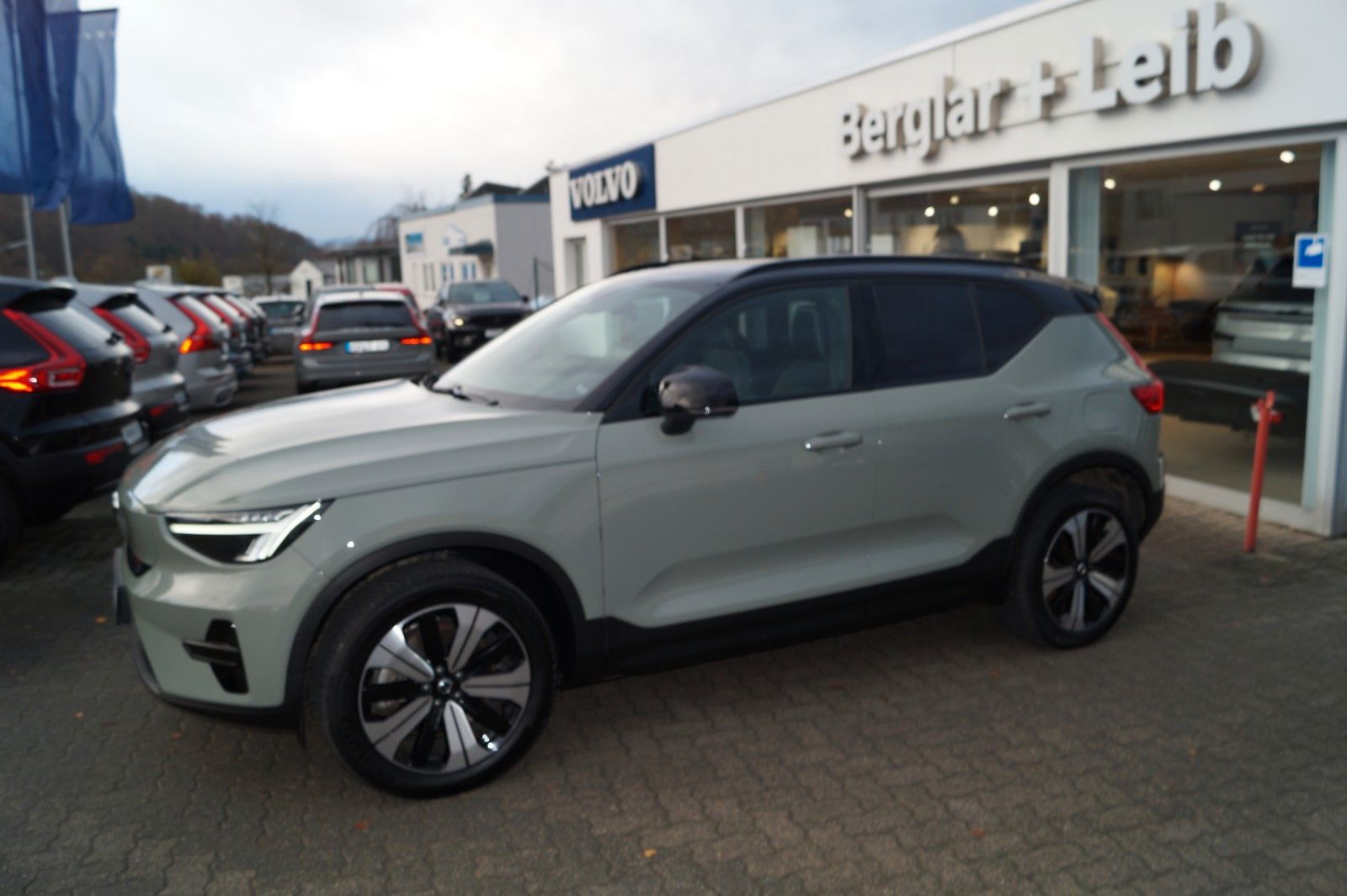 Volvo XC40 Recharge Single 2WD Plus Aut./AHK/Microtech