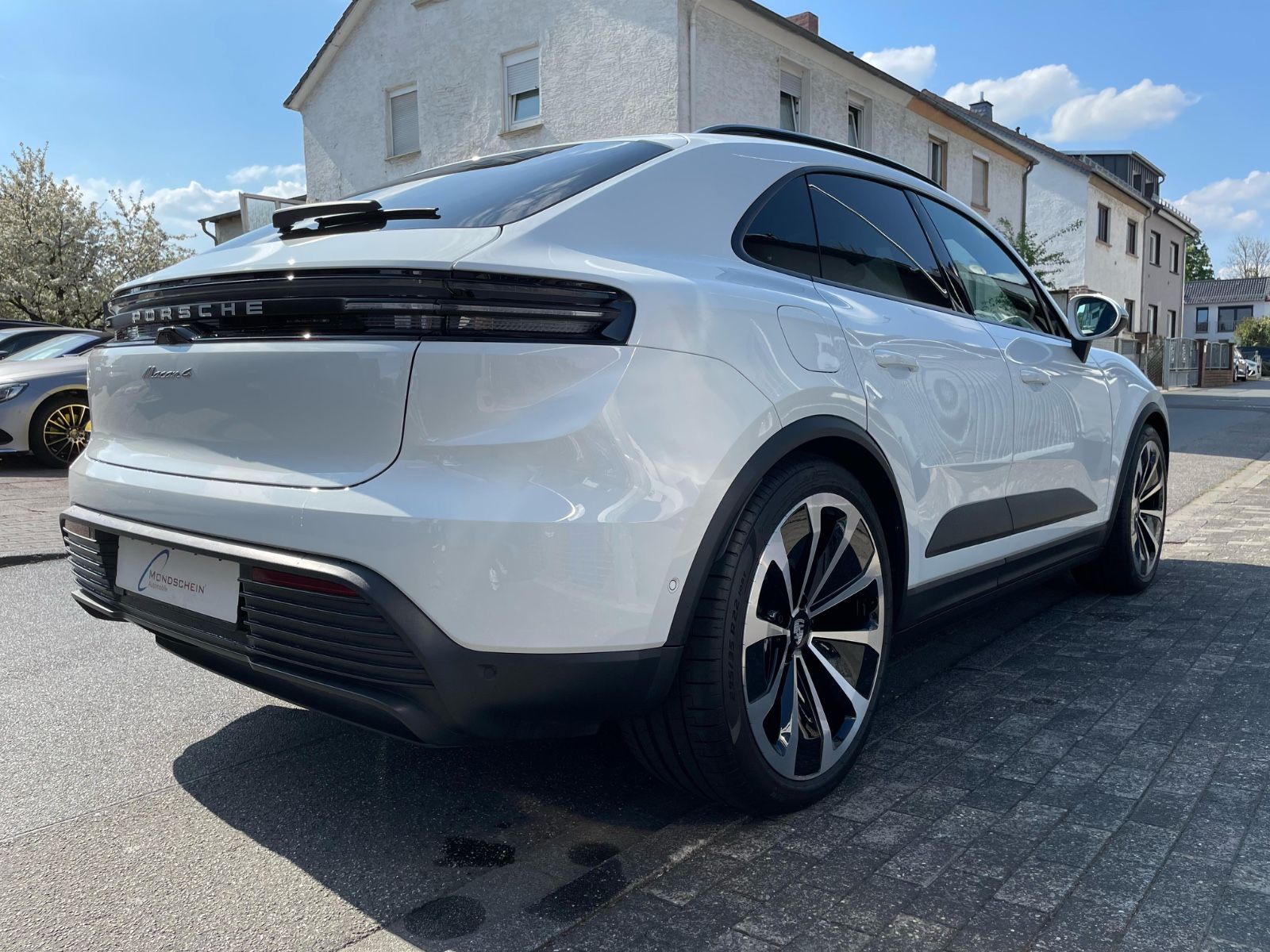Porsche Macan 4 - Samsaru's Car Outlet