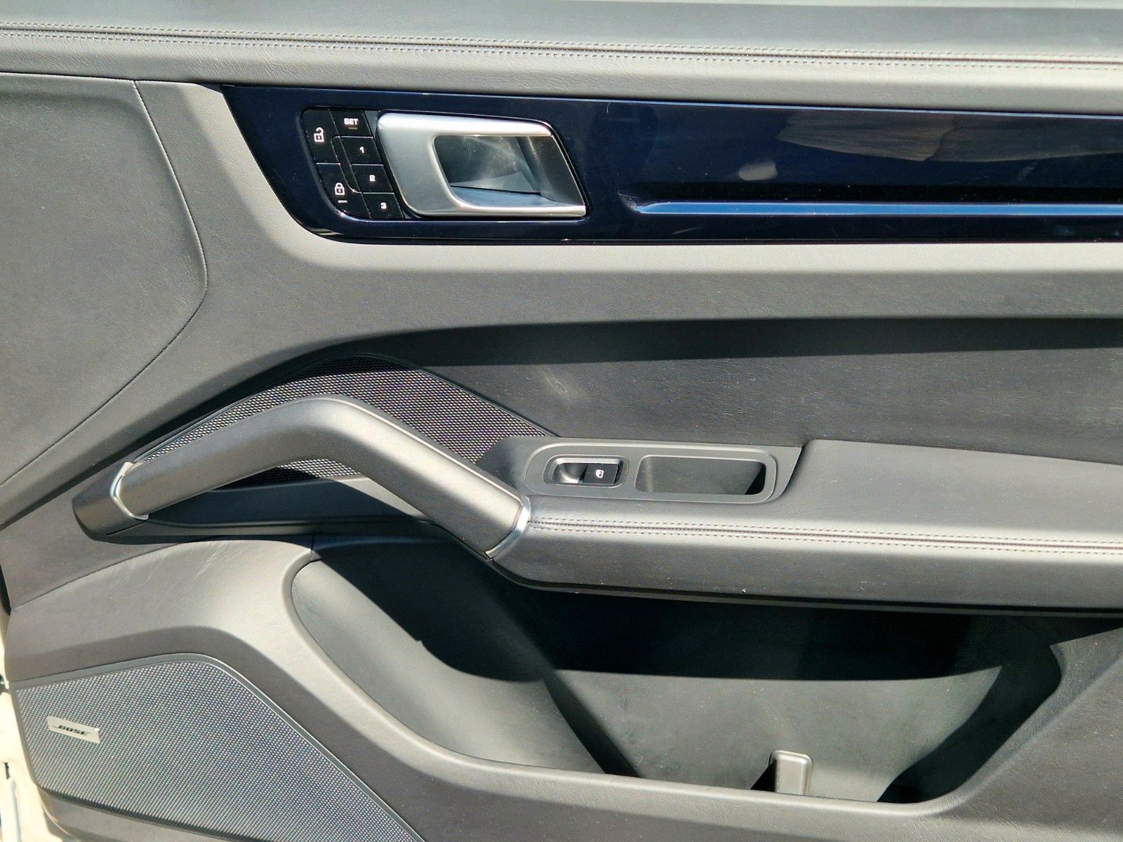 Porsche Cayenne E-Hybrid +SPORTABGAS+PANO+HUD+MEMORY+