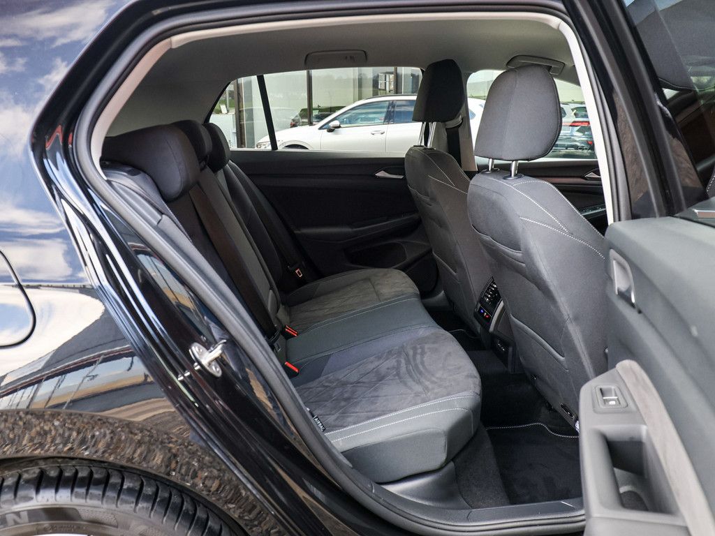 Volkswagen Golf VIII 1.5 e TSI Style DSG - Samsaru's Car Outlet