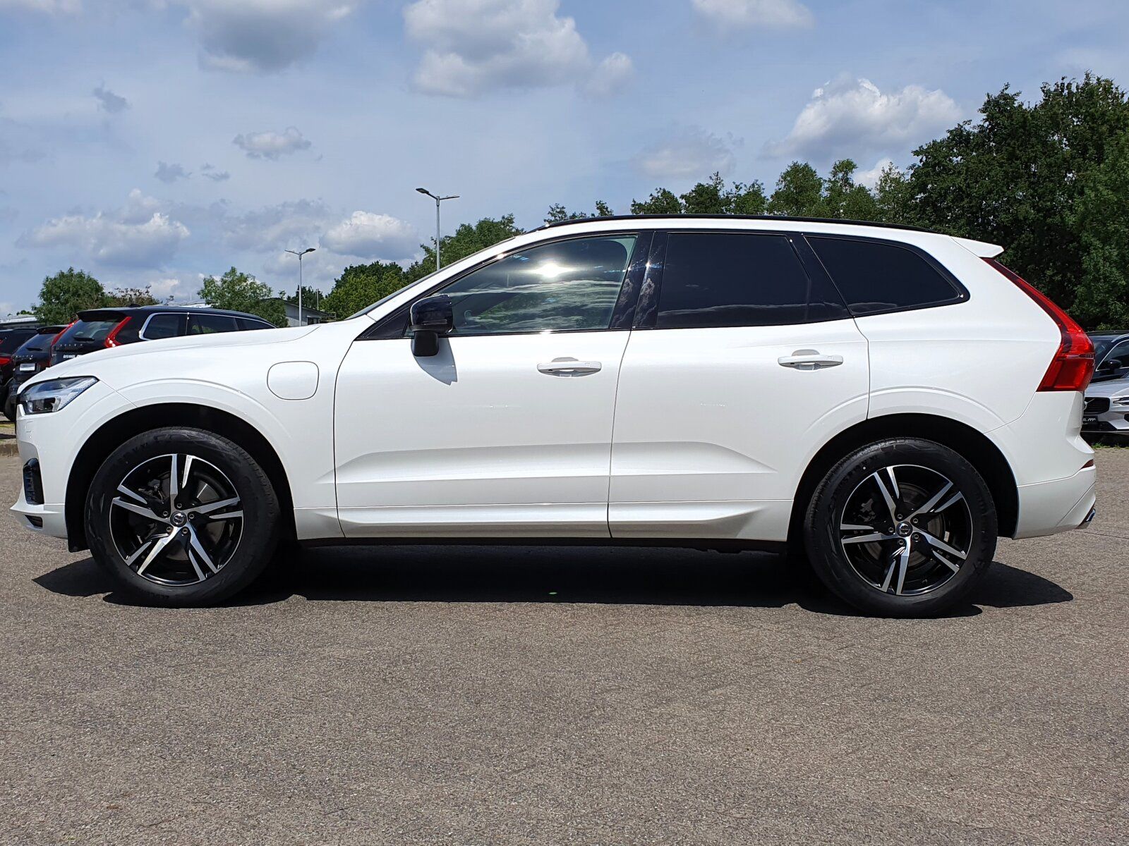 Volvo XC60 T6 Twin Engine AWD R Design - Samsaru's Car Outlet