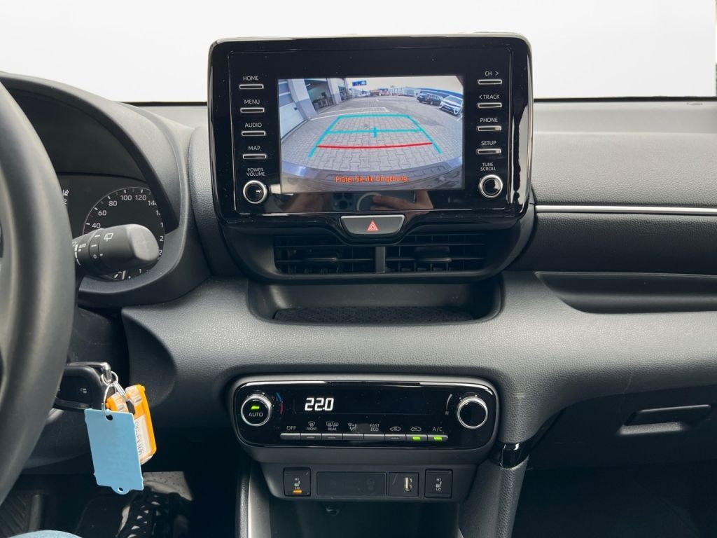 Toyota Yaris Hybrid 1.5 Business Edition - Samsaru's Car Outlet