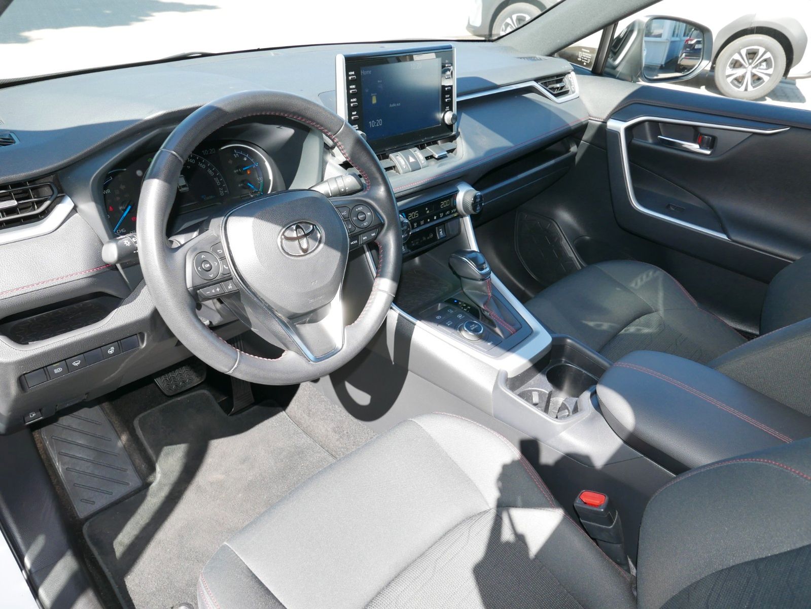 Toyota RAV 4 Plug-in Hybrid 4x4 - Samsaru's Car Outlet