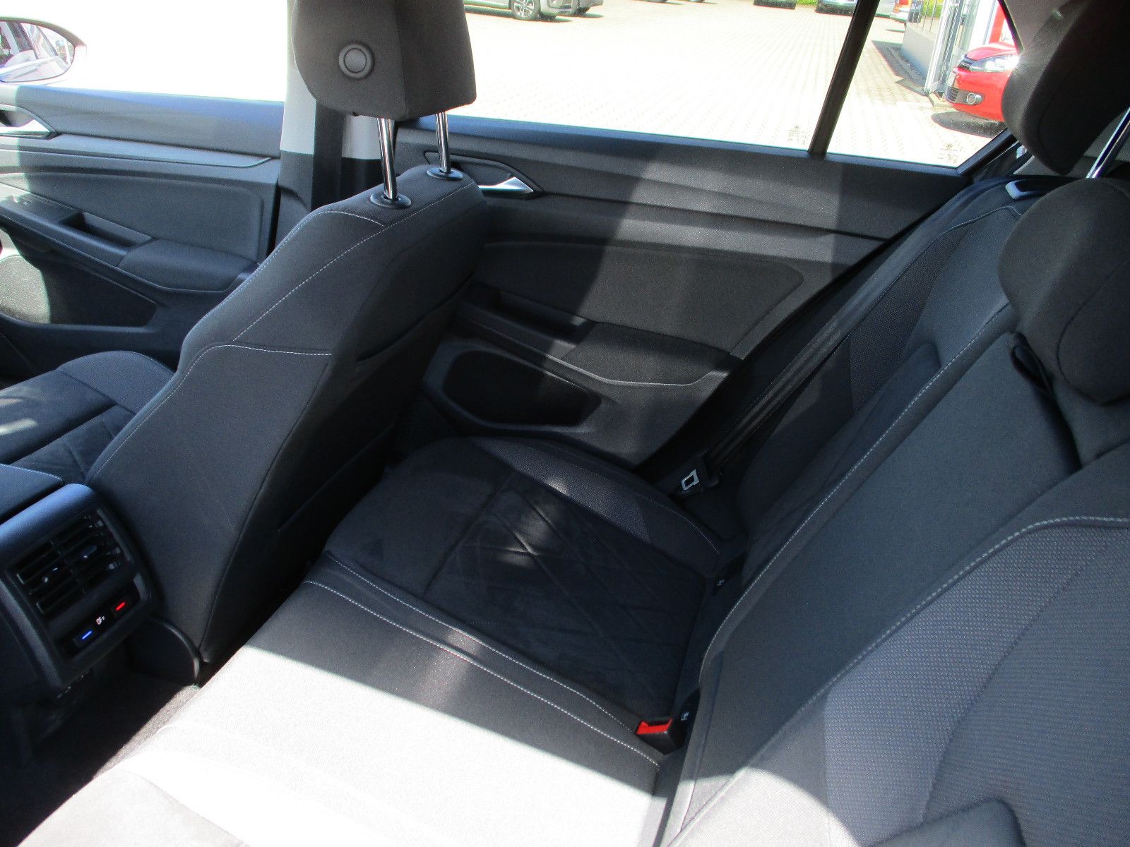 Volkswagen Golf VIII Style eHybrid DSG - Samsaru's Car Outlet