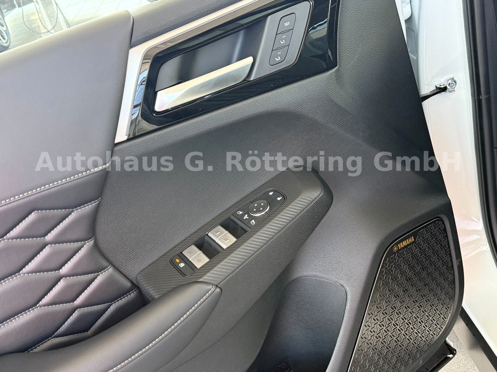 Mitsubishi Outlander Top 4WD PHEV Leder LED 4xSHZ 360° HUD