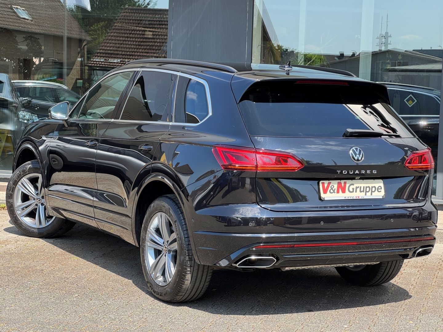 Volkswagen Touareg 4Motion 3.0 V6 TDI R-Line - Samsaru's Car Outlet
