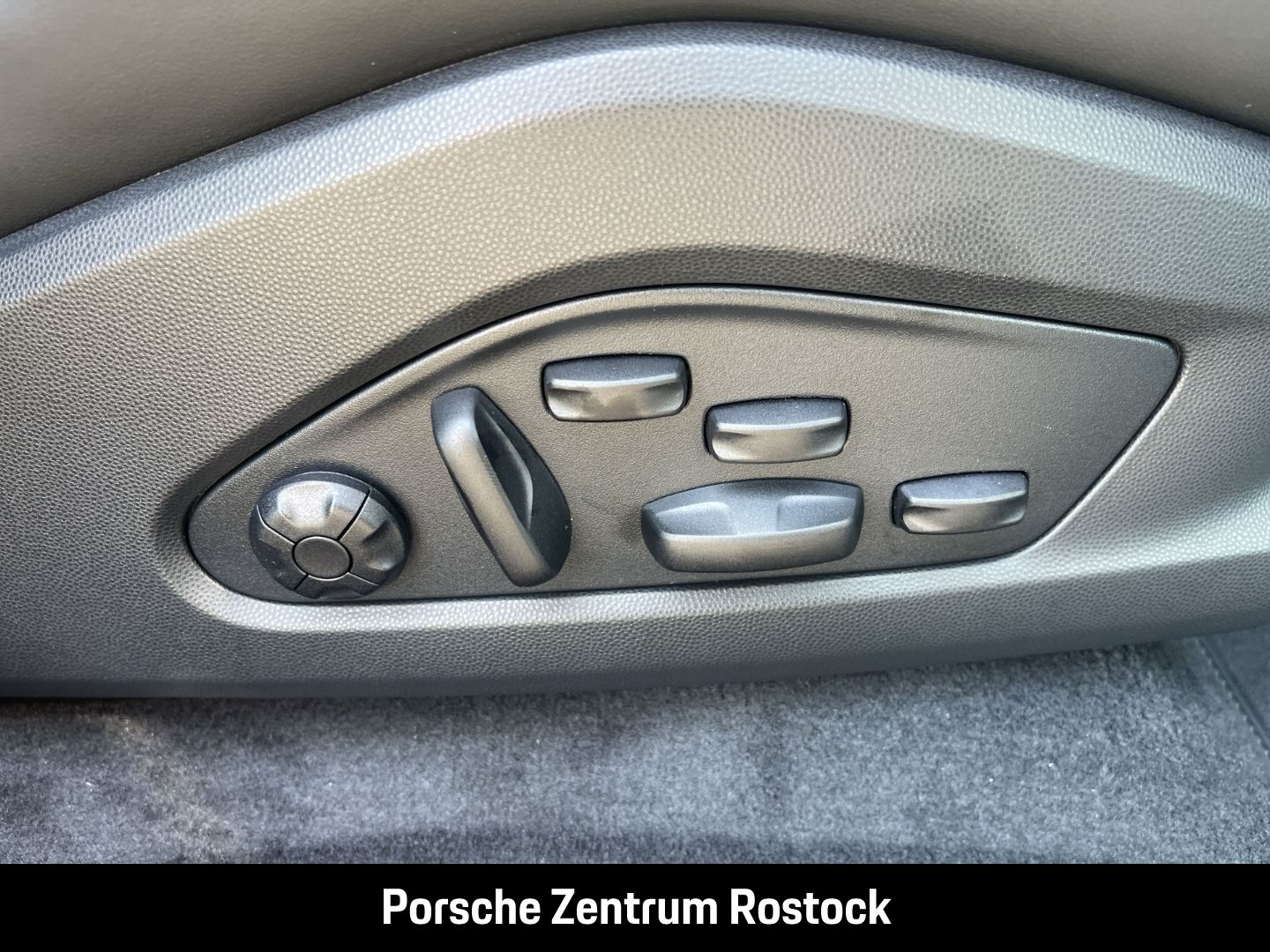 Porsche Macan 4 BOSE Rückfahrkamera Abstandstempomat LED