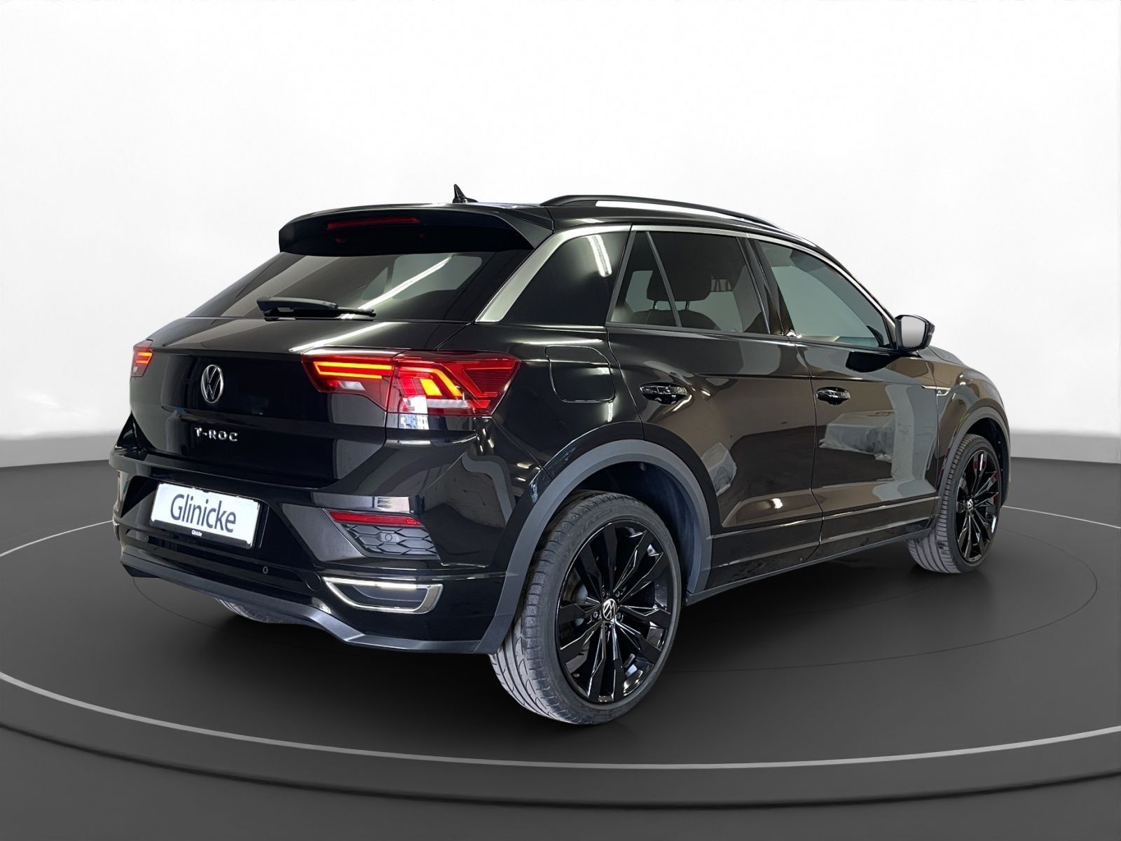 Volkswagen T-Roc 1.5 TSI Sport R-Line - Samsaru's Car Outlet