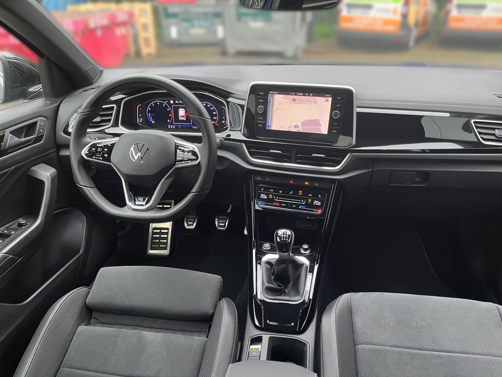 Volkswagen T-Roc 1.0 TSI R-LINE - Samsaru's Car Outlet