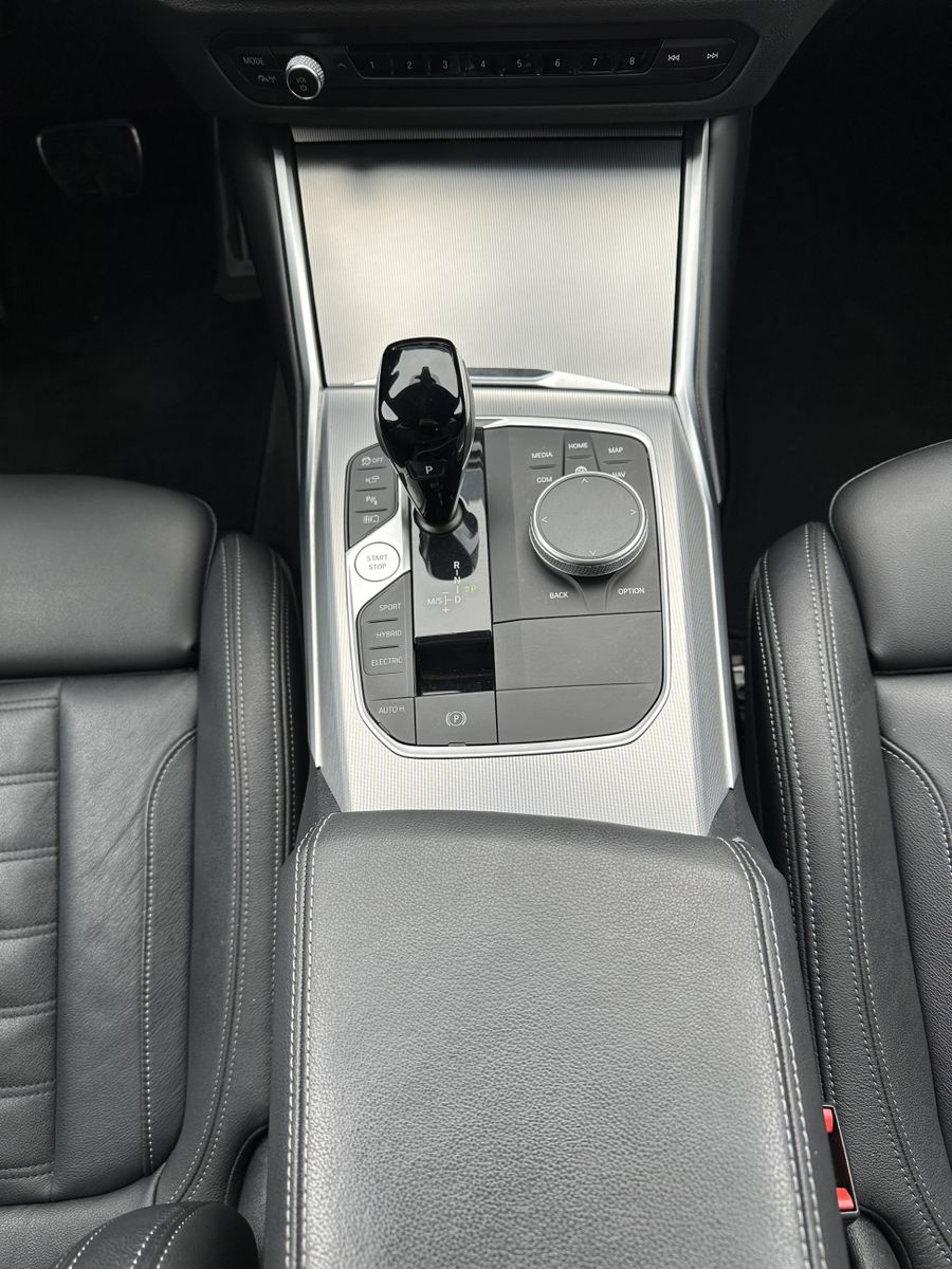 BMW 330e xDrive M-Sport NAV+LASER+360°+HEAD-UP+19ZO
