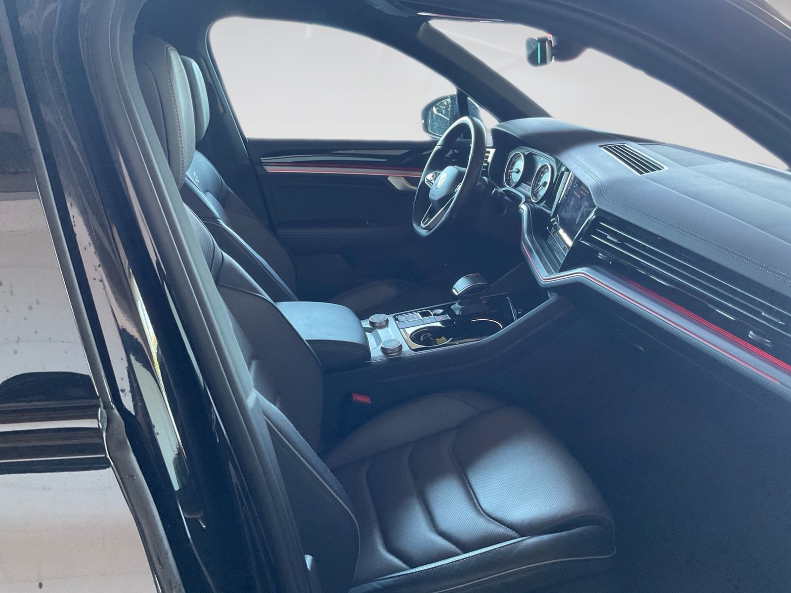 Volkswagen Touareg R-LINE 4M 3.0TDI - Samsaru's Car Outlet