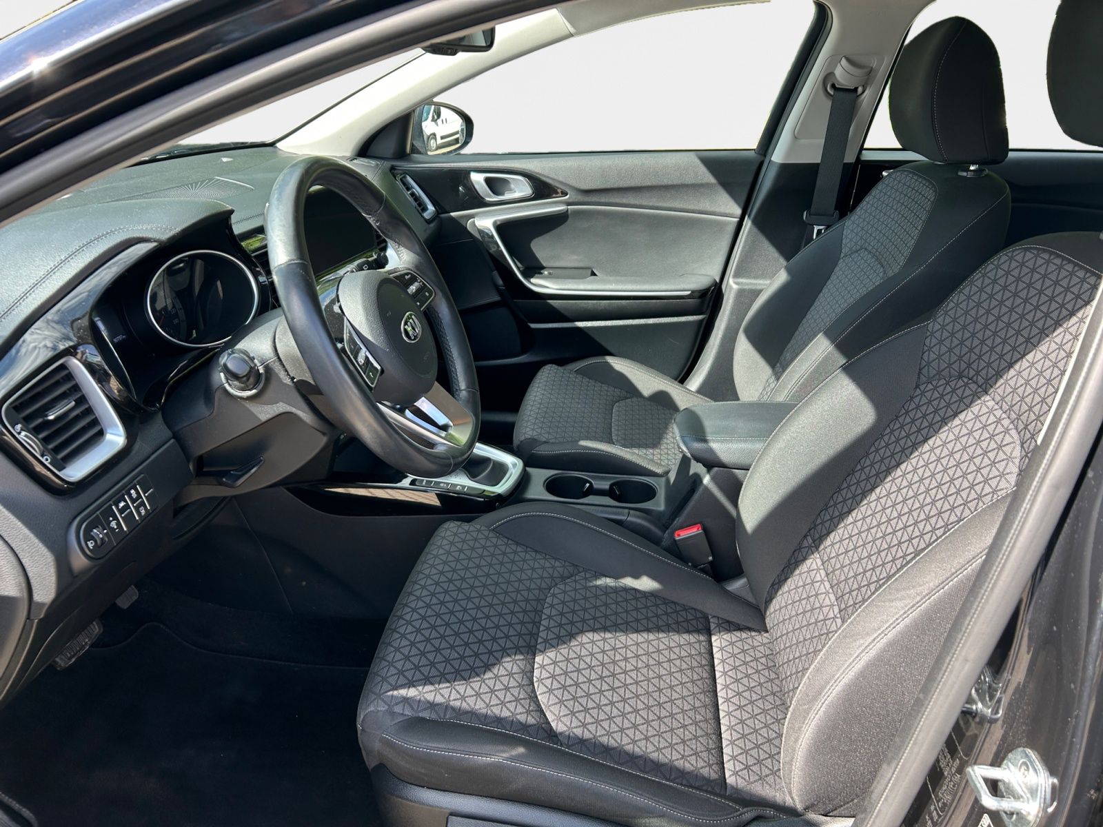 Kia cee'd 1.4 T-GDI Vision - Samsaru's Car Outlet