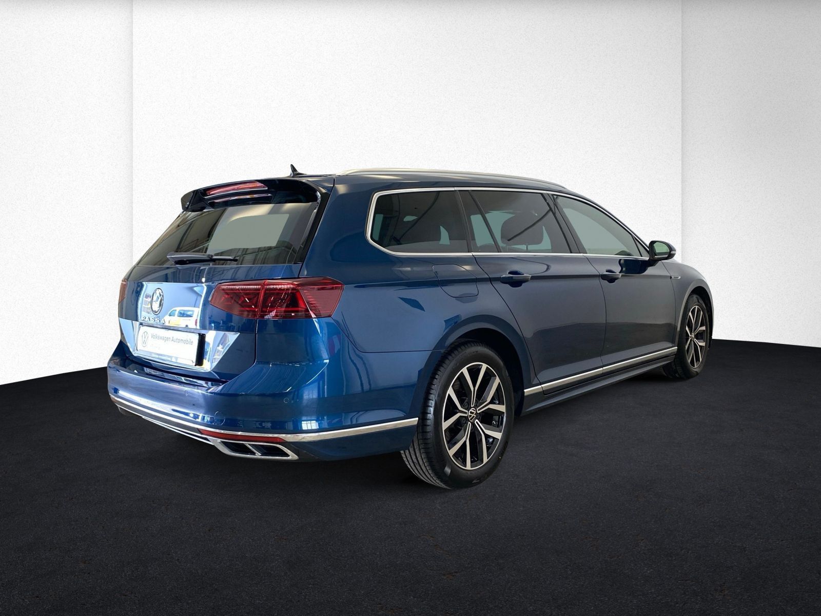 Volkswagen Passat Variant 1.5 TSI Elegance R-Line - Samsaru's Car Outlet