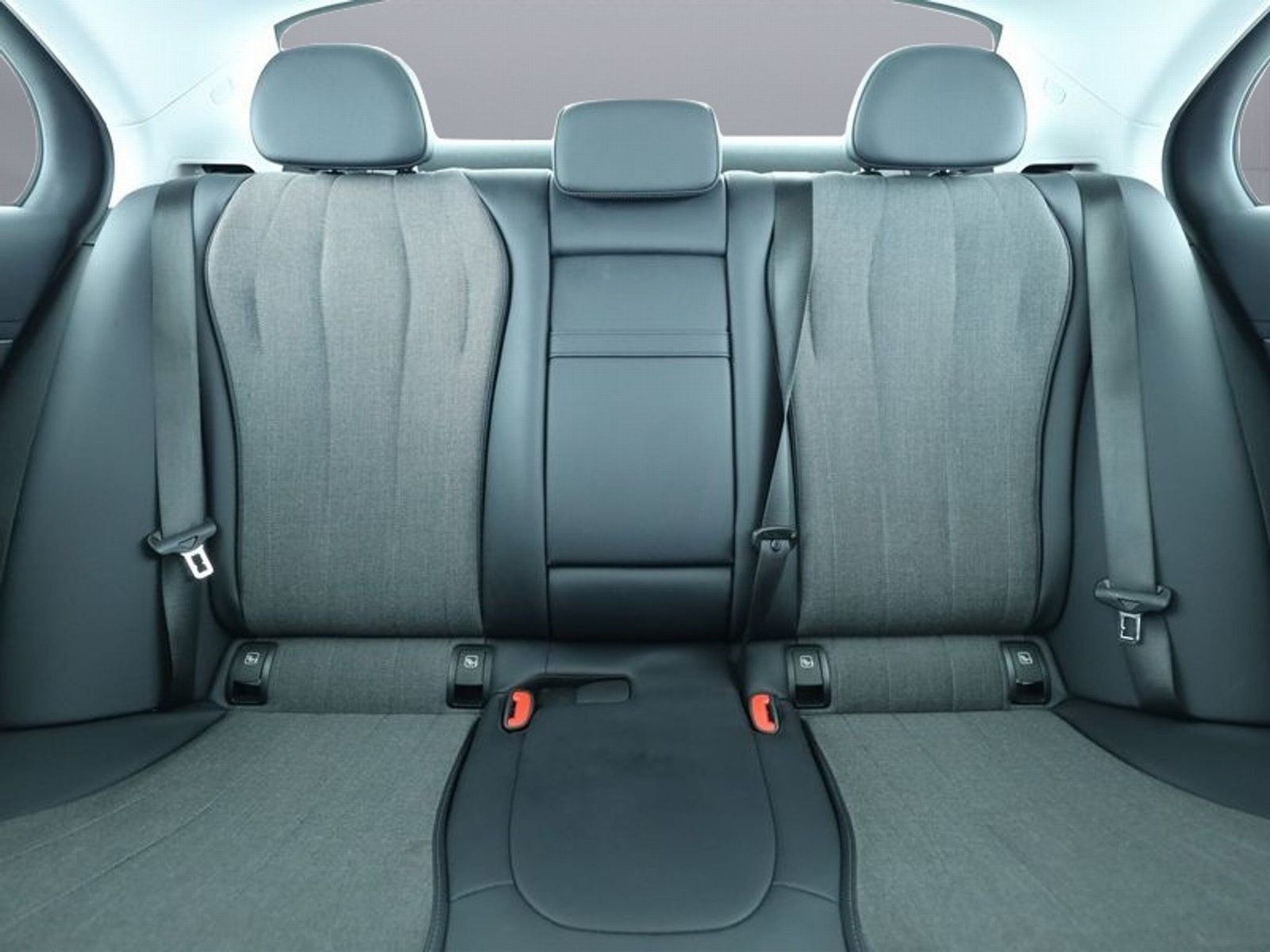 Mercedes-Benz E 220 d AVANTGARDE - Samsaru's Car Outlet