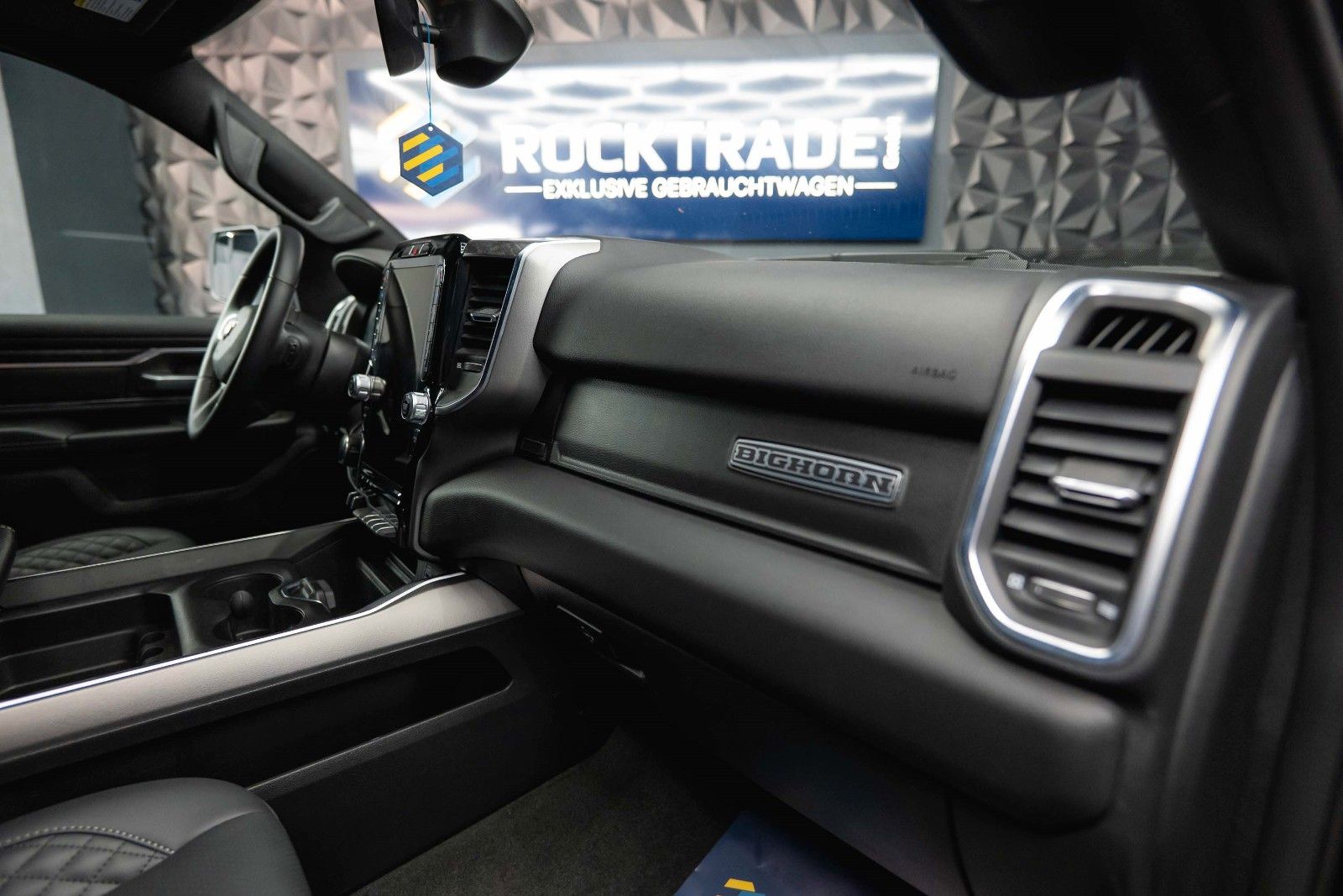 Dodge RAM 5.7 V8 HEMI 4x4 OFFROAD Night Limited 19%