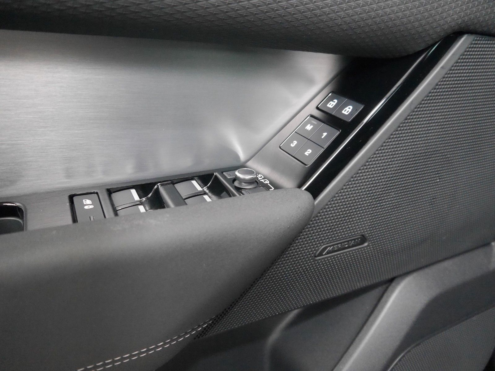 Range Rover Velar P400e S - Samsaru's Car Outlet