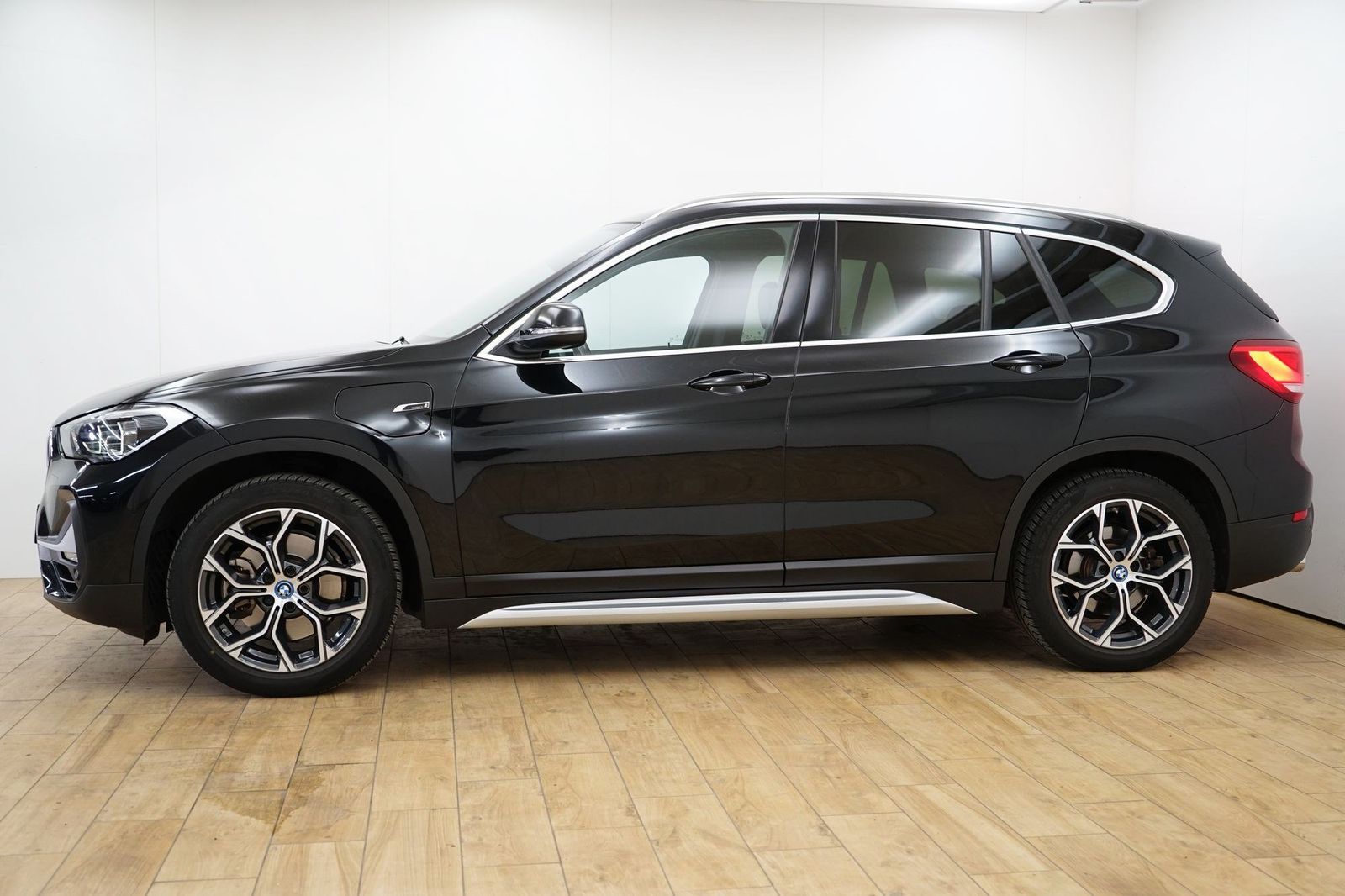 BMW X1 xDrive25e xLine - Samsaru's Car Outlet