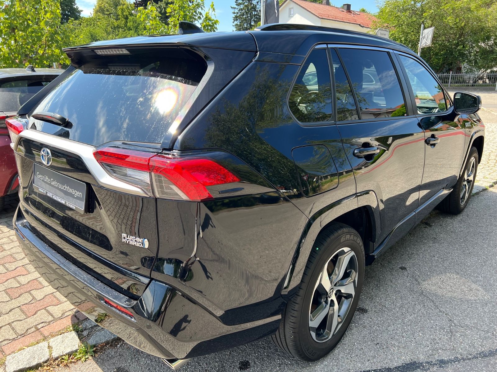 Toyota RAV 4 2.5 Plug-In Hybrid 4x4 - Samsaru's Car Outlet