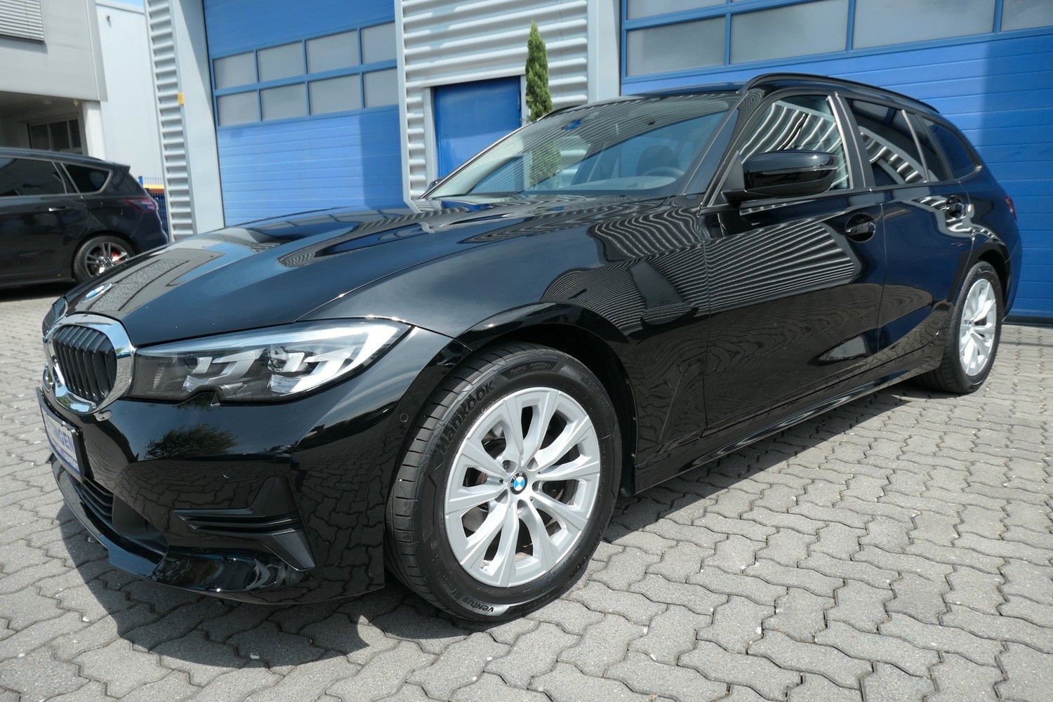 BMW 318 i Touring - Samsaru's Car Outlet