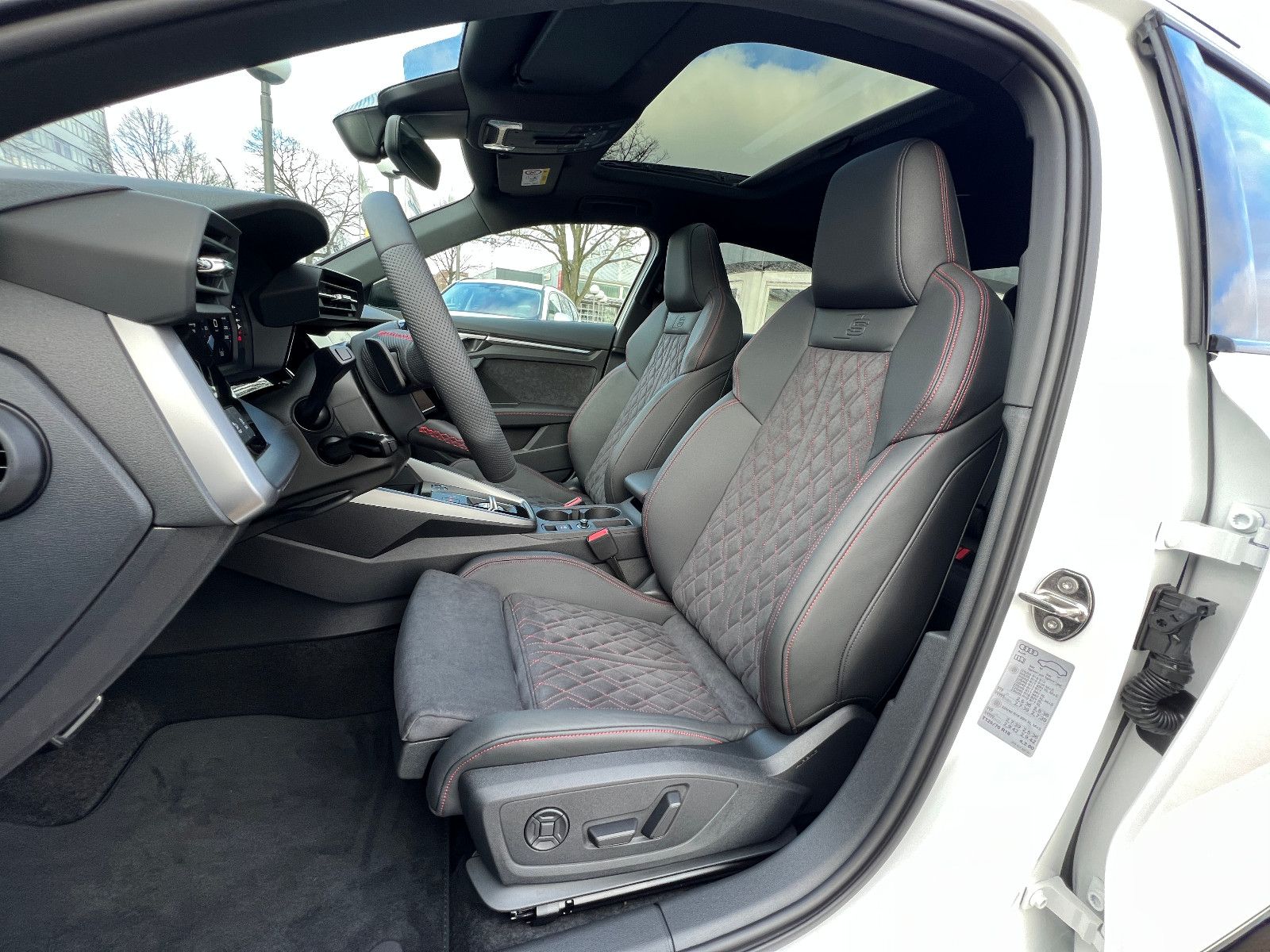 Audi A3 Lim. 3X S-LINE BLACK EDITION PANO HUD CARBON
