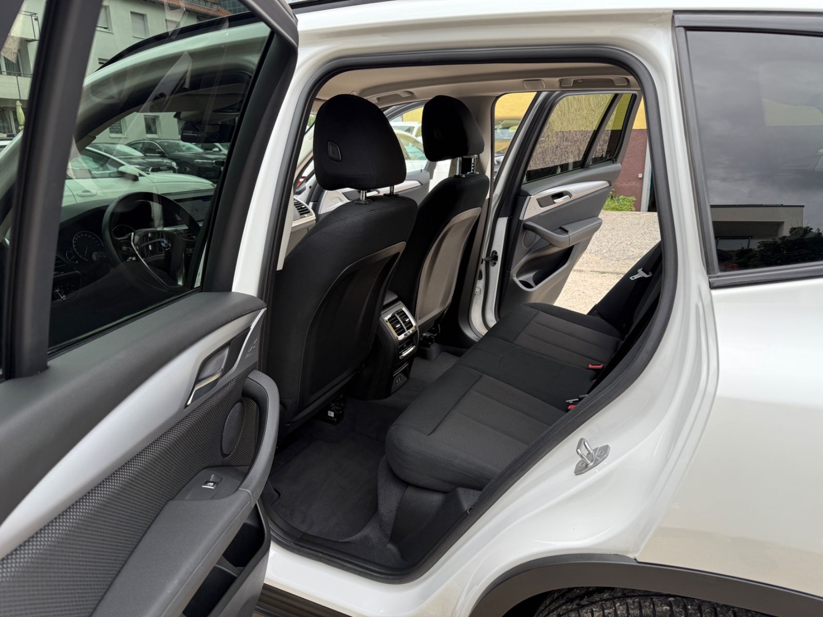 BMW X3 xDrive20d Shadow Line - Samsaru's Car Outlet