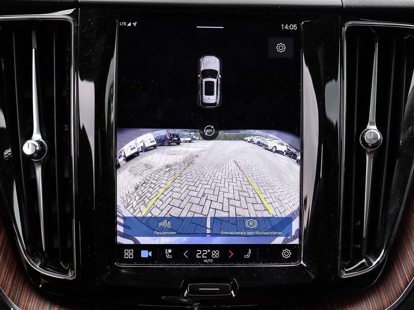 Volvo XC60 Plus Dark Recharge Plug-In Hybrid AWD T8 Tw