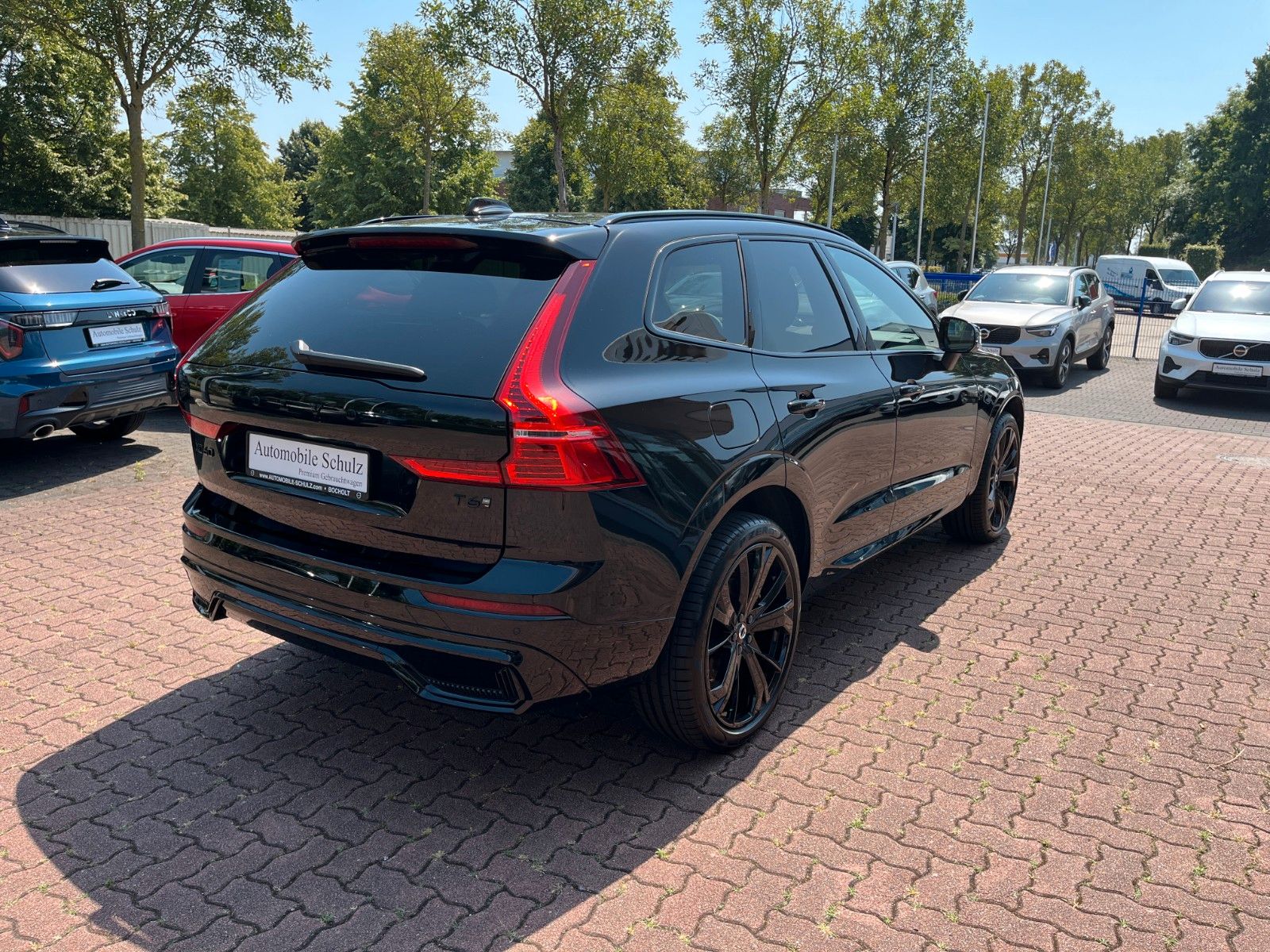 Volvo XC60 T6 Plug-in Hybrid ULTRA BLACK EDITION - Samsaru's Car Outlet