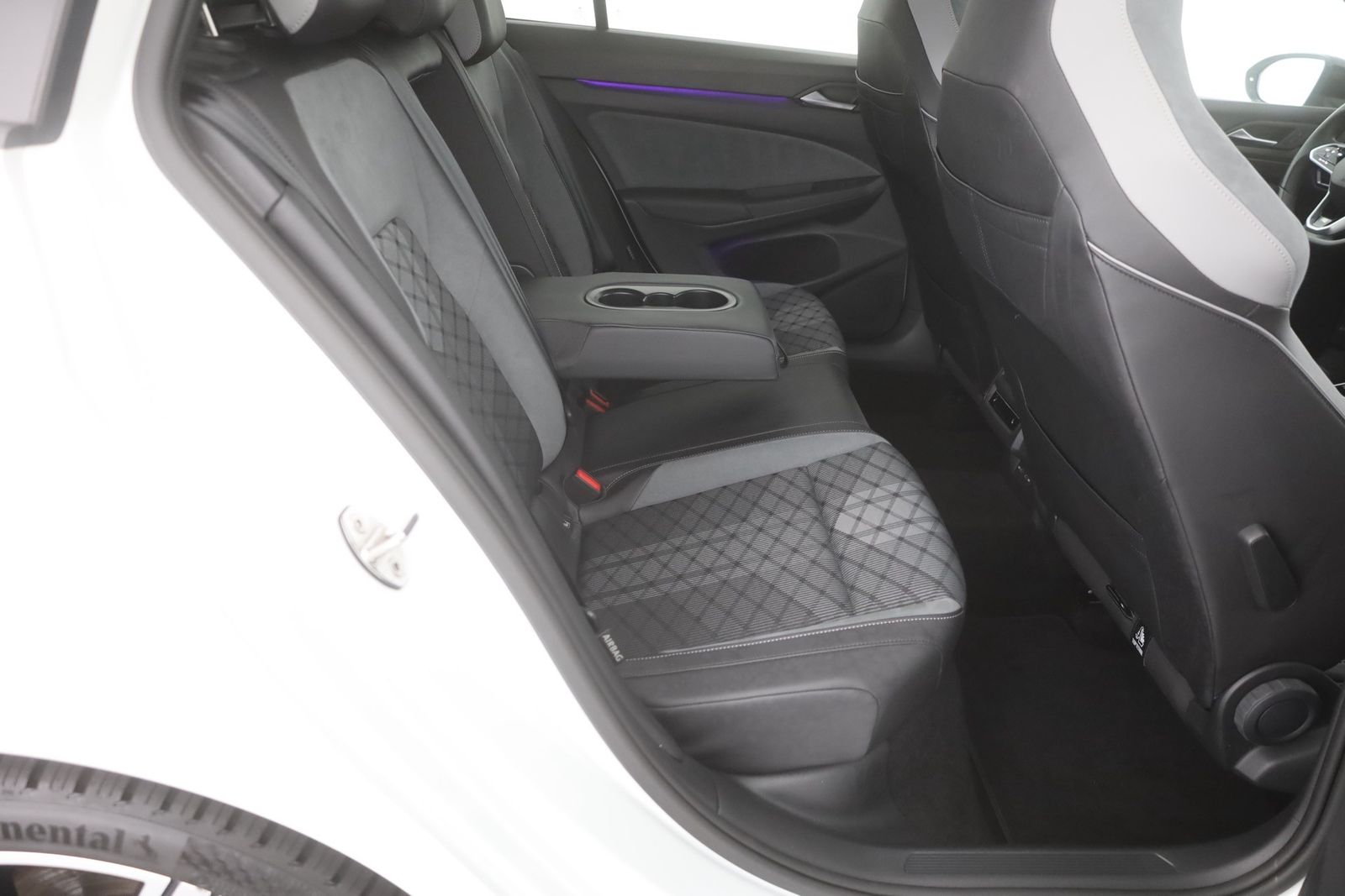 Volkswagen Golf VIII Variant 2.0 TSI DSG R-Line - Samsaru's Car Outlet