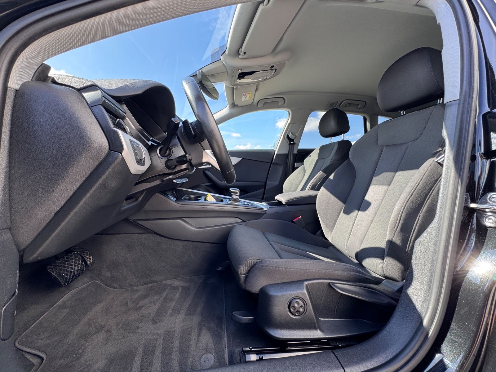 Audi A4 Av.40 TDI S line S-tr. - Samsaru's Car Outlet