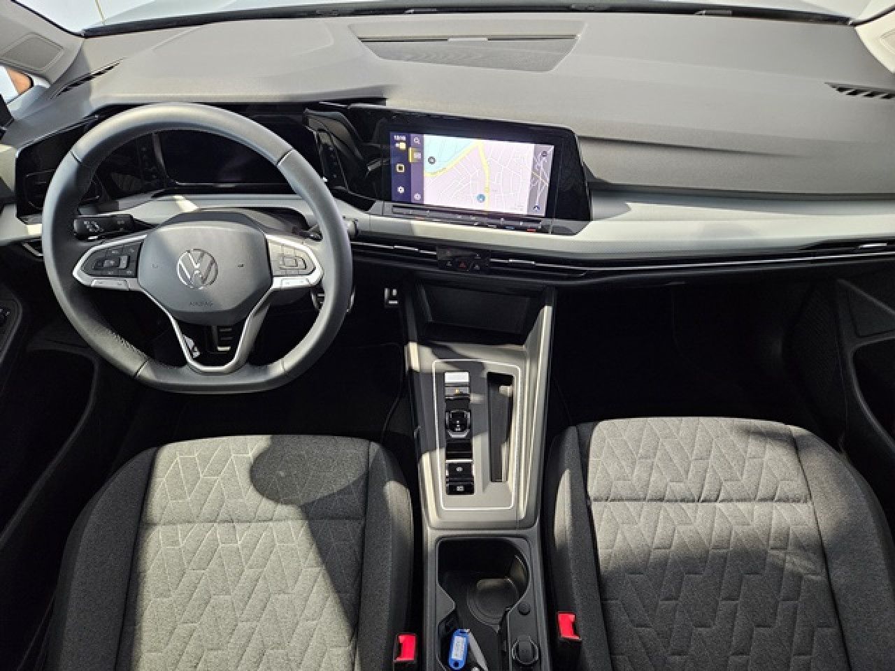 Volkswagen Golf 1.5 eTSI Move - Samsaru's Car Outlet