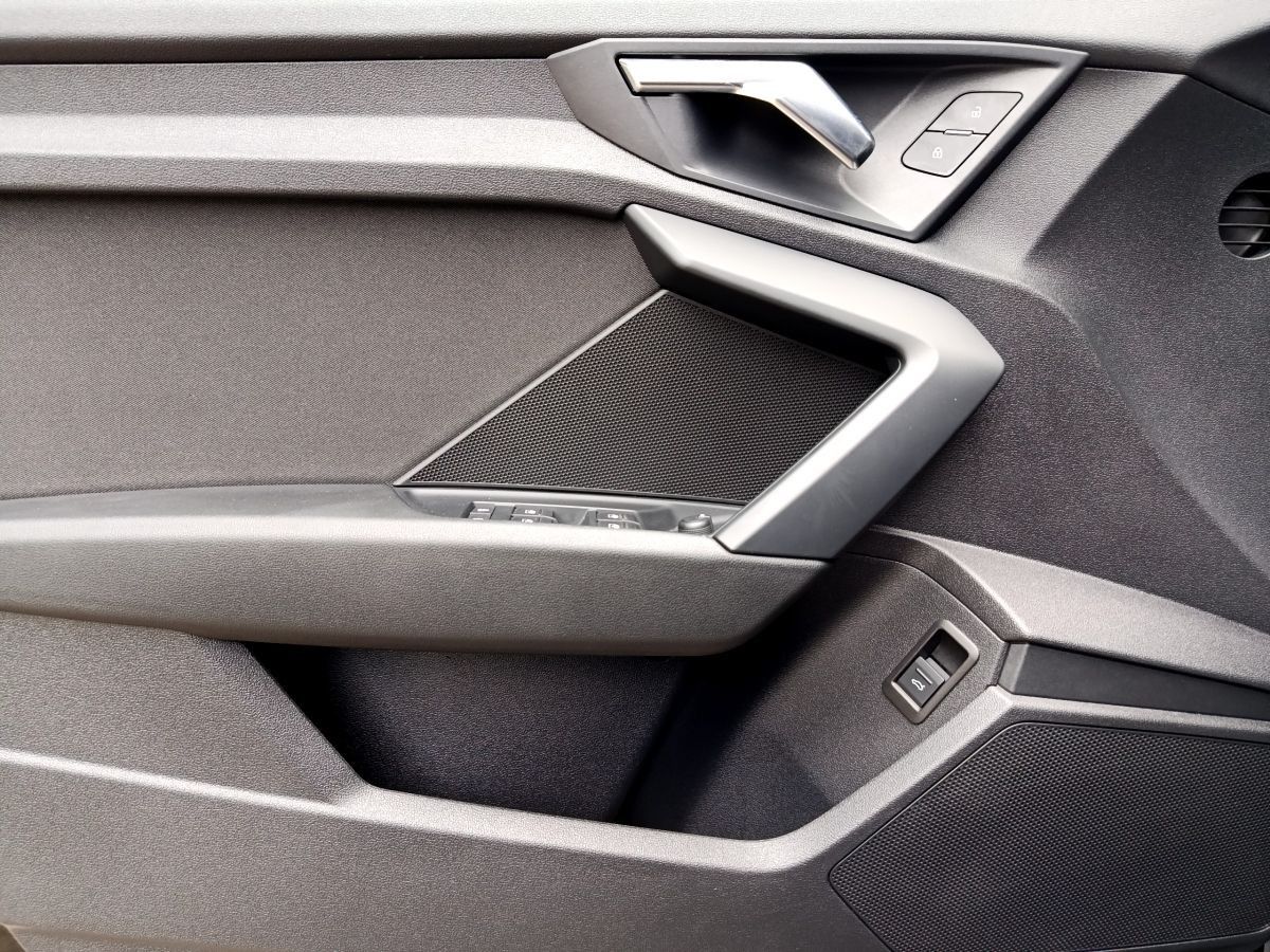 Audi A3 Limousine 30 TFSI S-TR 5JG+LED+NAV+AHK+ACC+VC