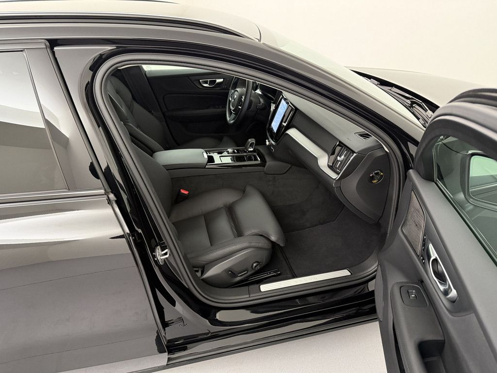 Volvo V60 T6 Plus Dark Recharge Plug-In Hybrid AWD LED