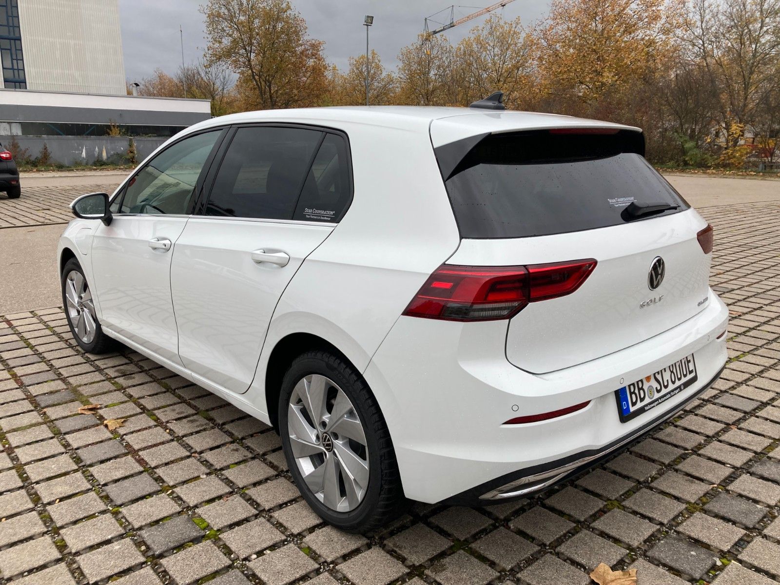 Volkswagen Golf VIII Lim. Style eHybrid - Samsaru's Car Outlet