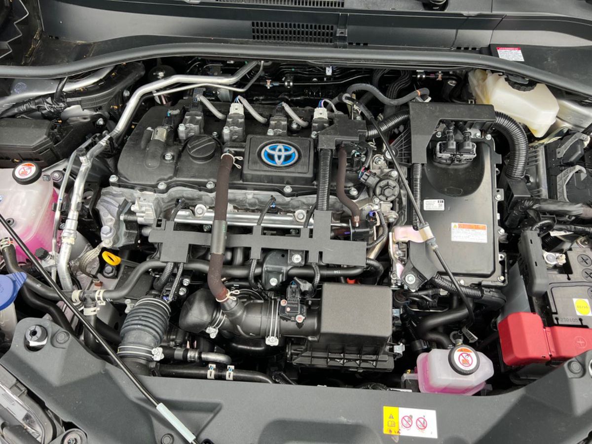 Toyota C-HR Hybrid 1.8 Team - Samsaru's Car Outlet