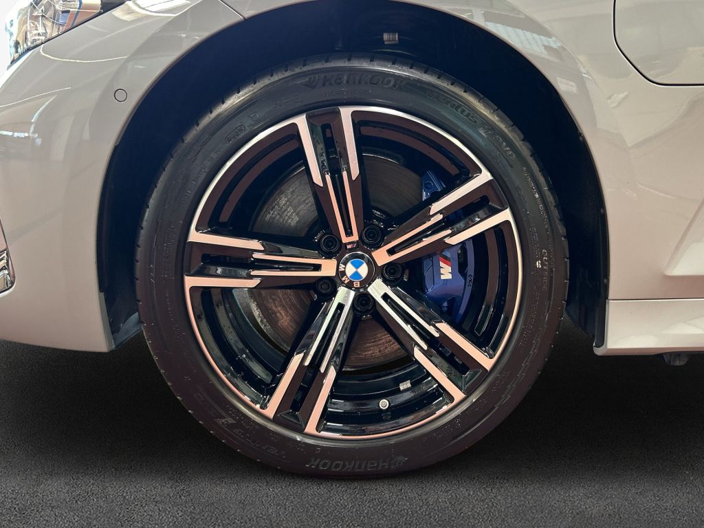 BMW 330e Touring xDrive Aut. M-Paket LED Pano AHK H&