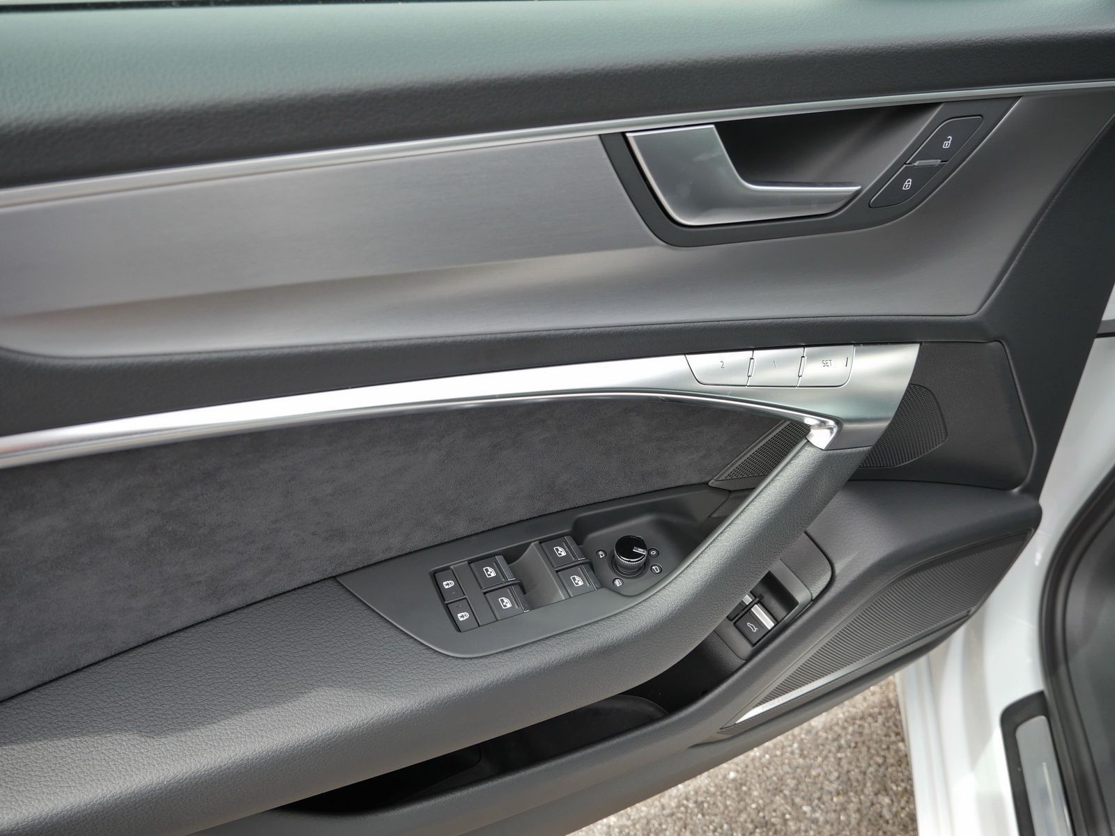 Audi A6 Avant 55 TFSI e qu. S line - Samsaru's Car Outlet
