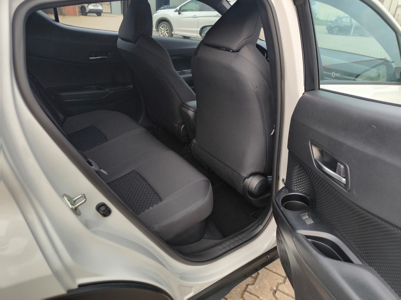 Toyota C-HR Hybrid Flow - Samsaru's Car Outlet